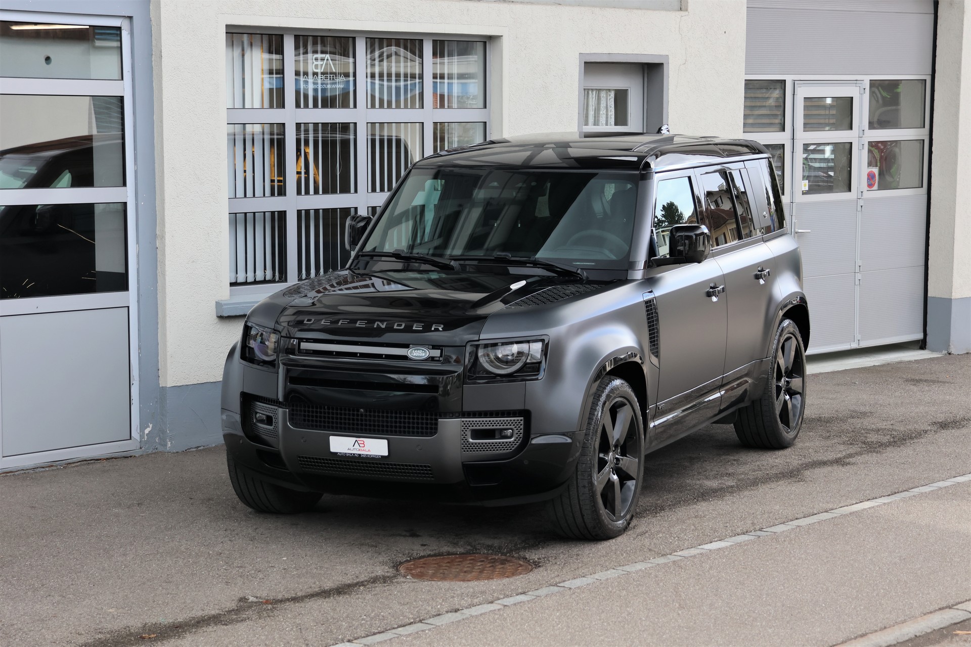 LAND ROVER Defender 110 525 V8 5.0 Carpathian Edition AT8 "StormGrey" 3'500KG AHK