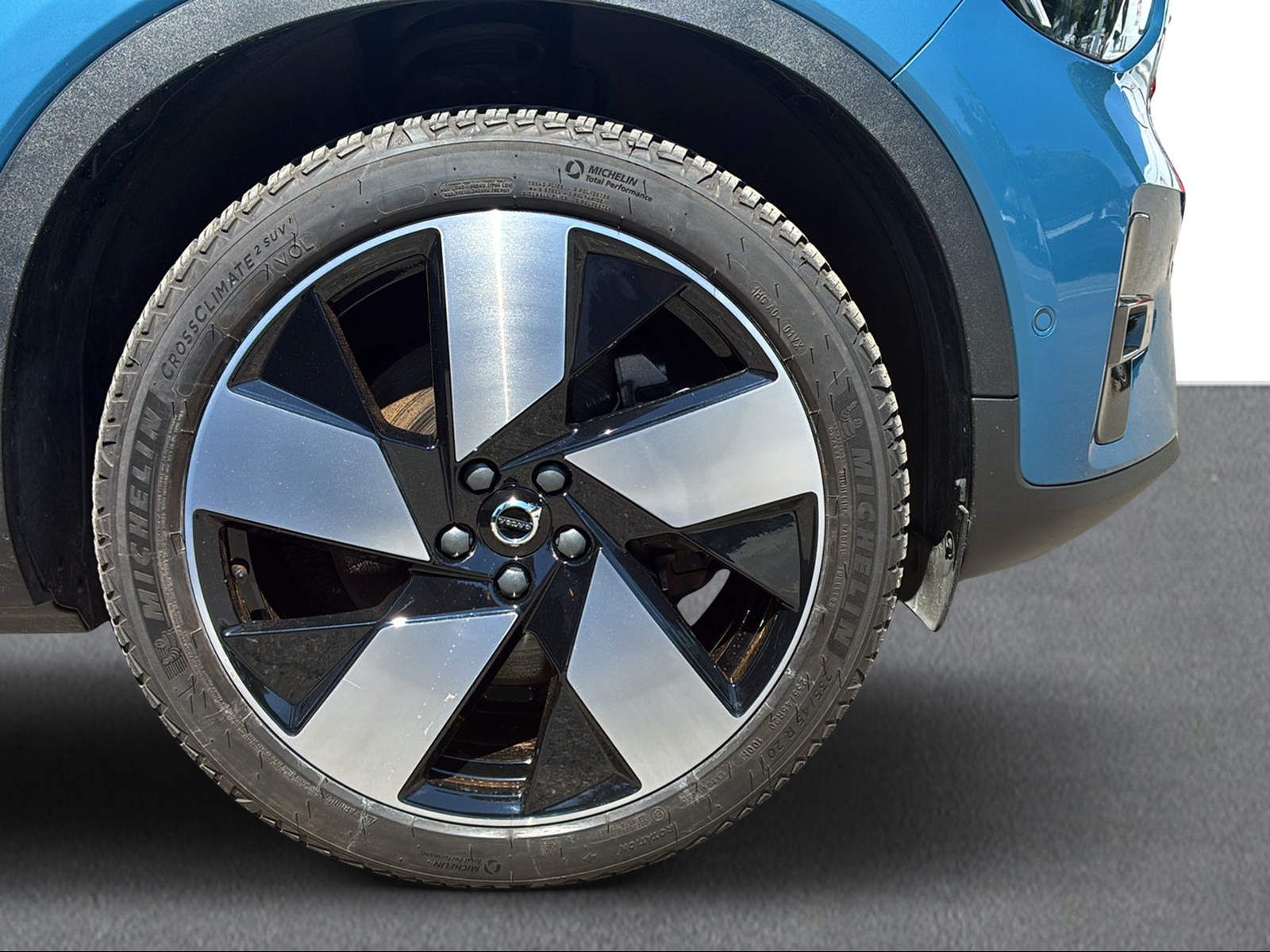 VOLVO C40 Recharge Twin-image-15