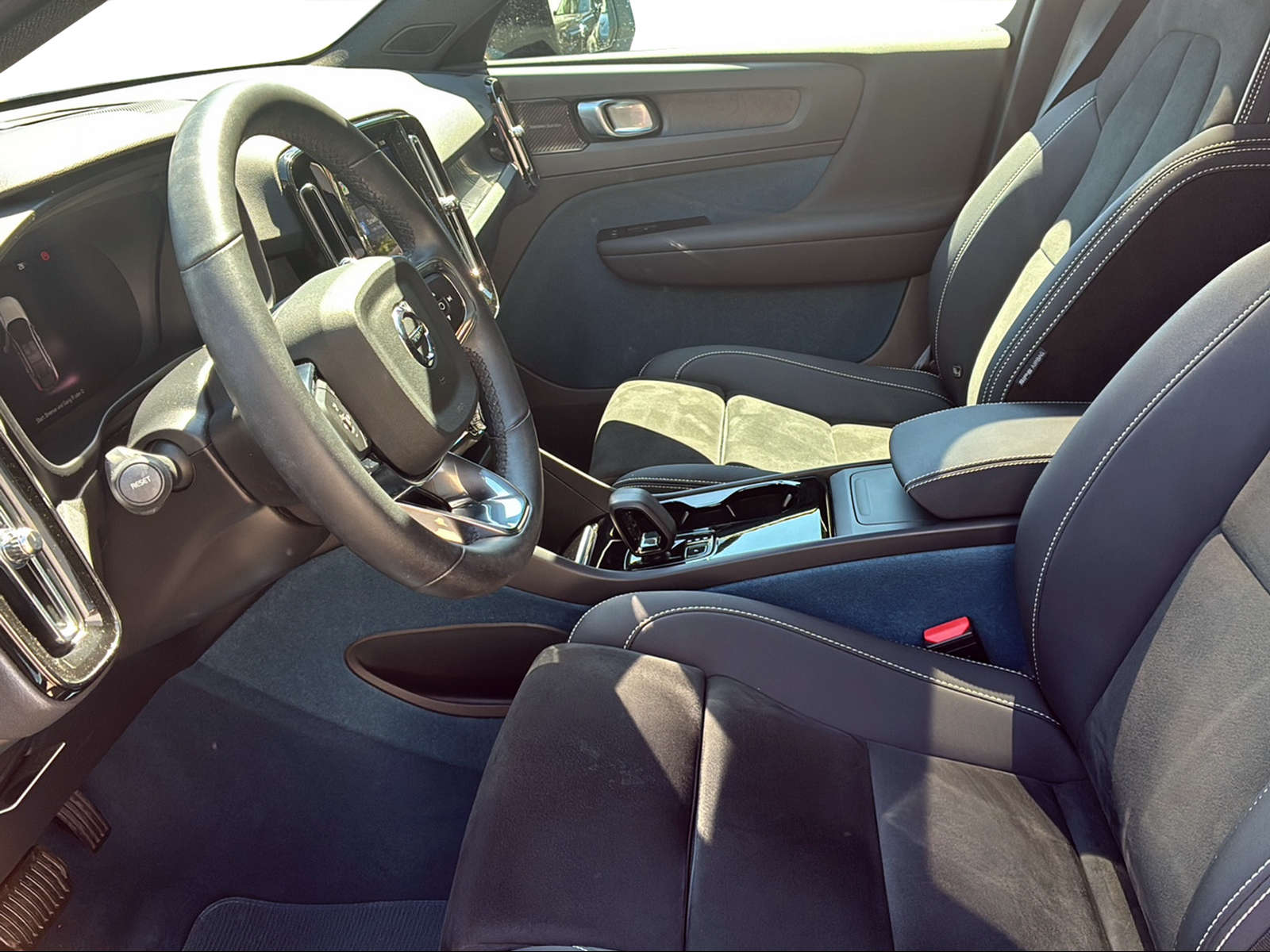 VOLVO C40 Recharge Twin-image-10