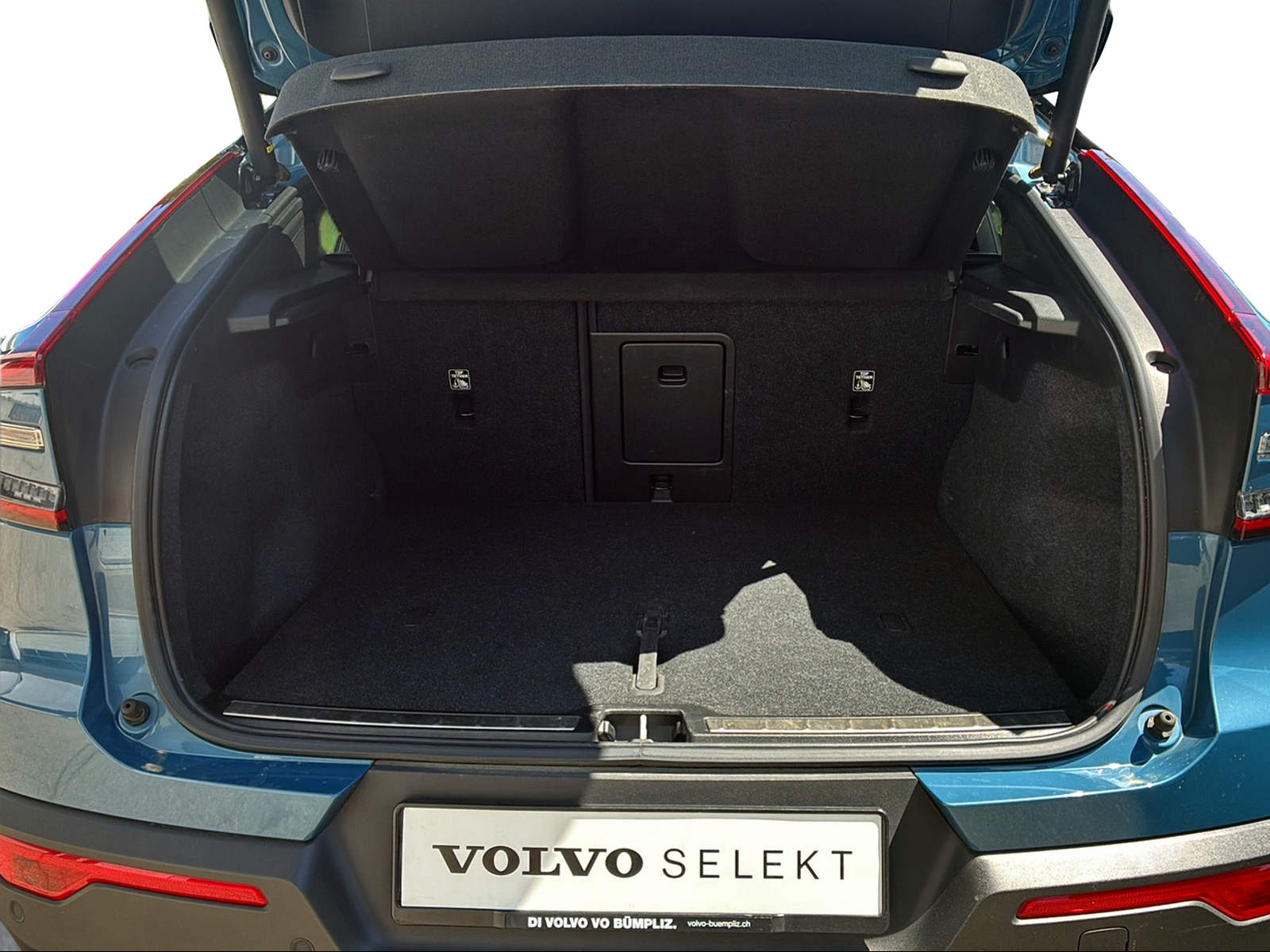 VOLVO C40 Recharge Twin-image-8