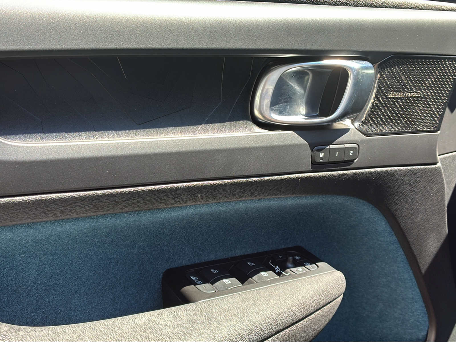 VOLVO C40 Recharge Twin-image-13