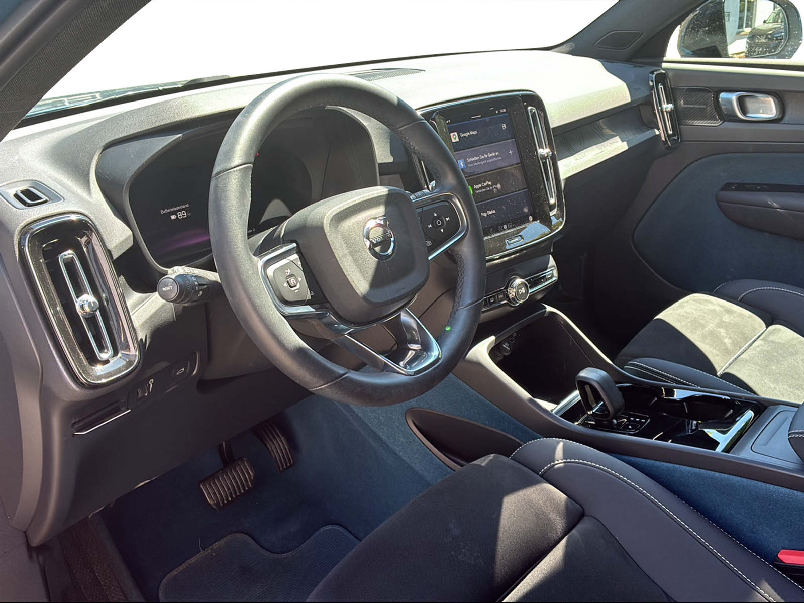 VOLVO C40 Recharge Twin-image-11