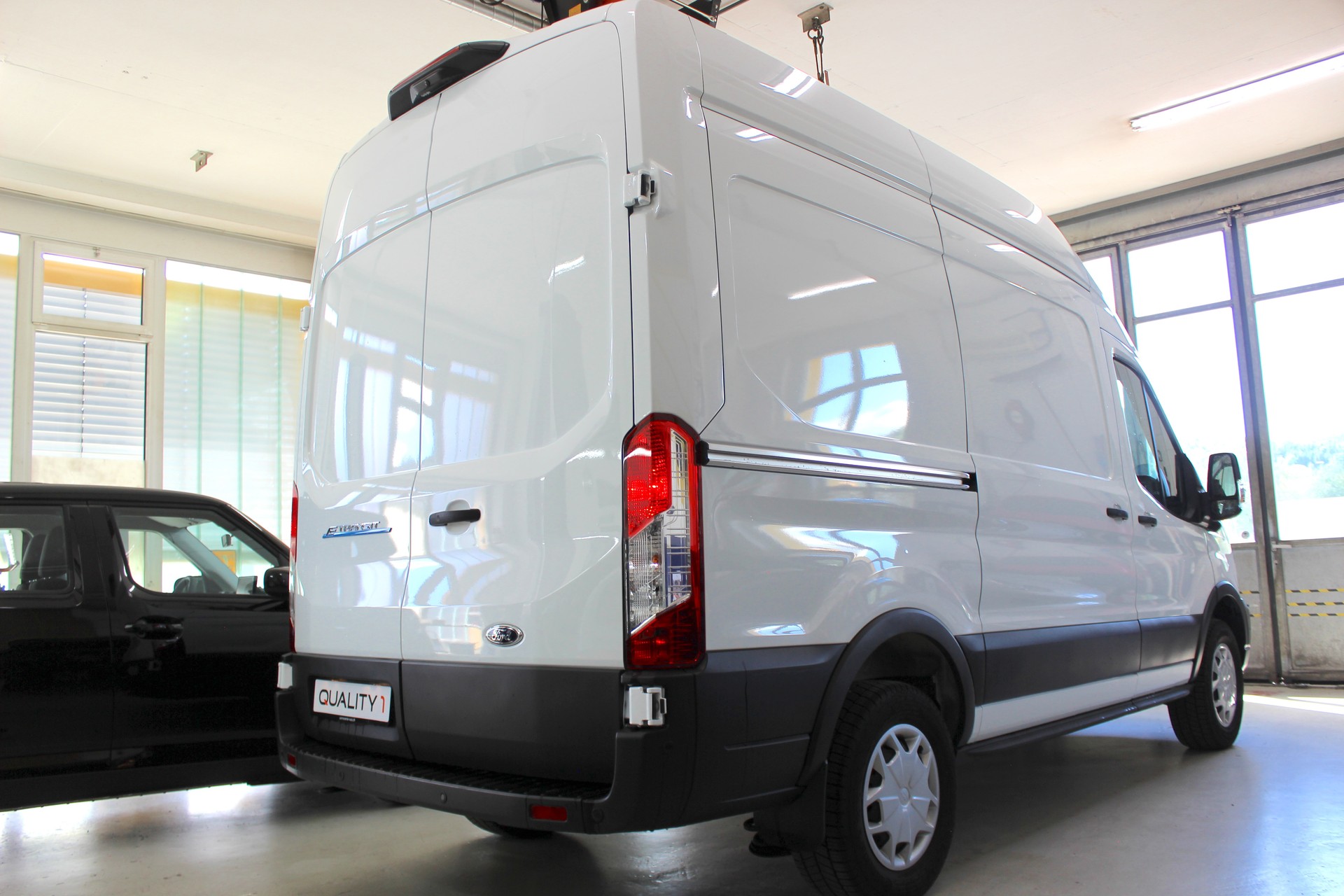 FORD E-Transit Van 350 L2 H3 Trend RWD 68kWh 💥 TOP Ausstattung 💥 Lieferung möglich-image-4