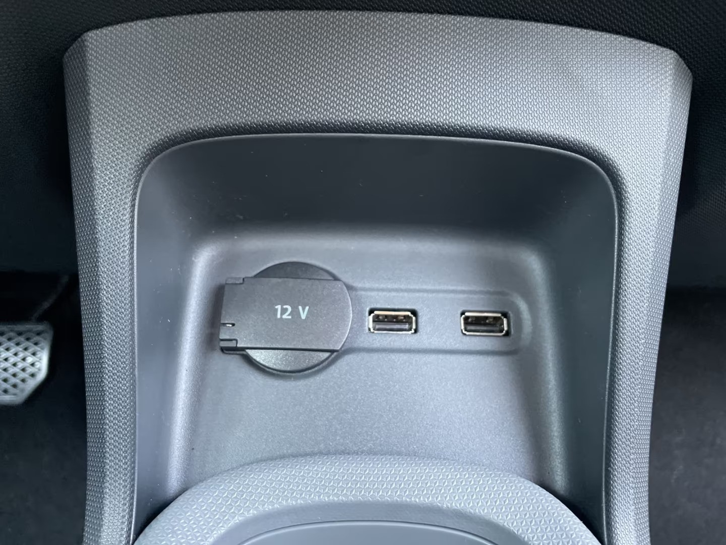 LEAPMOTOR T03 37 kWh-image-17