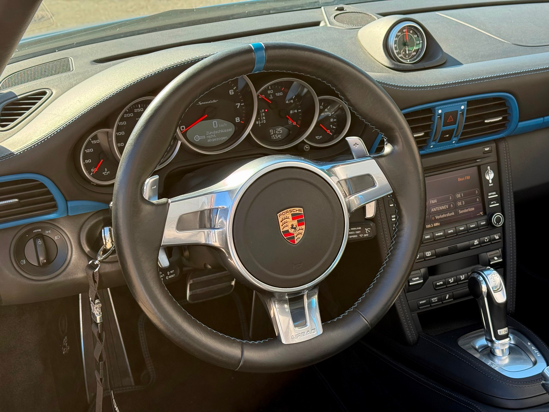 PORSCHE 911 Speedster PDK-showroom-element-1