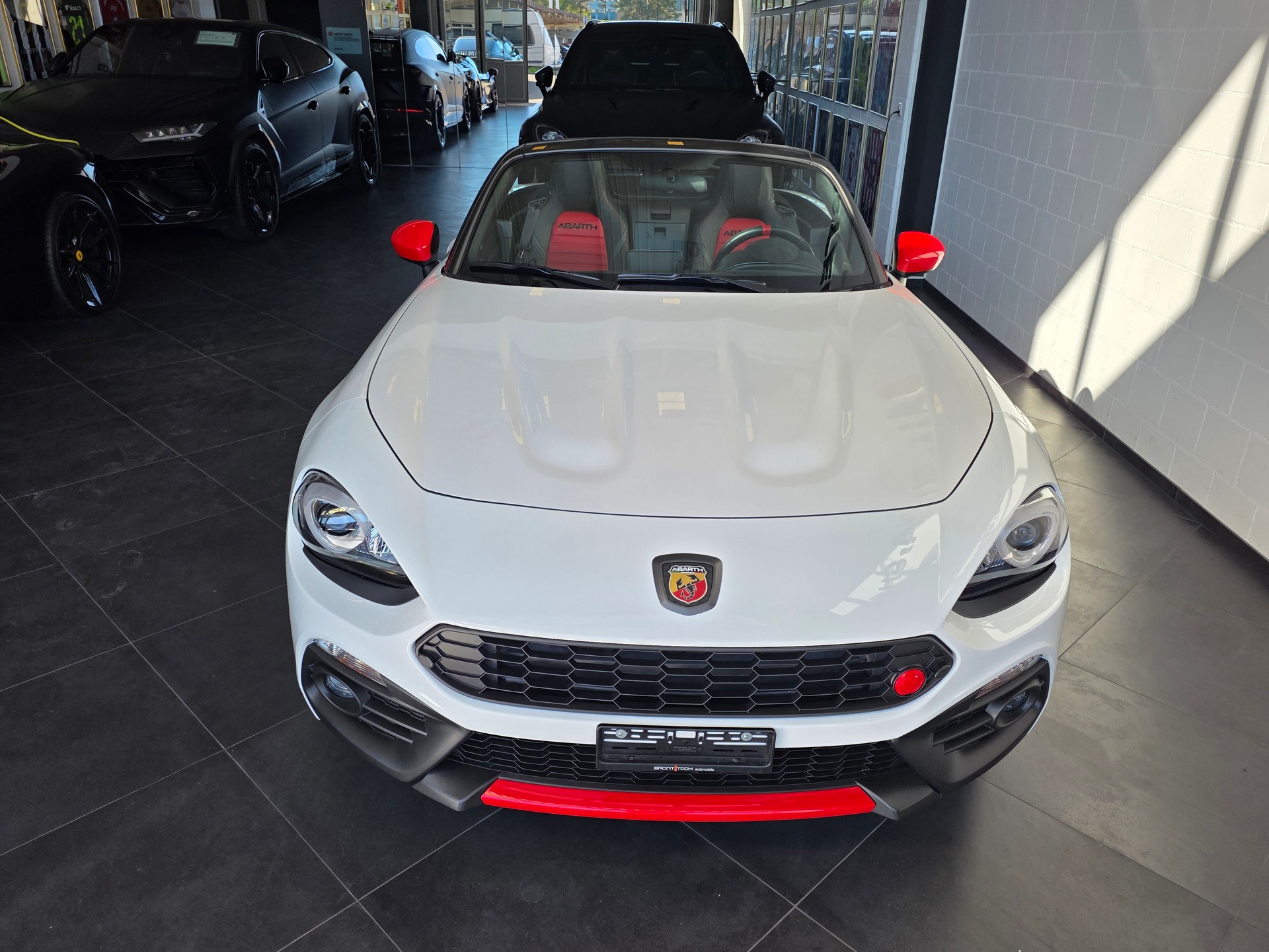 FIAT 124 Spider 1.4 TB Abarth-showroom-element-1