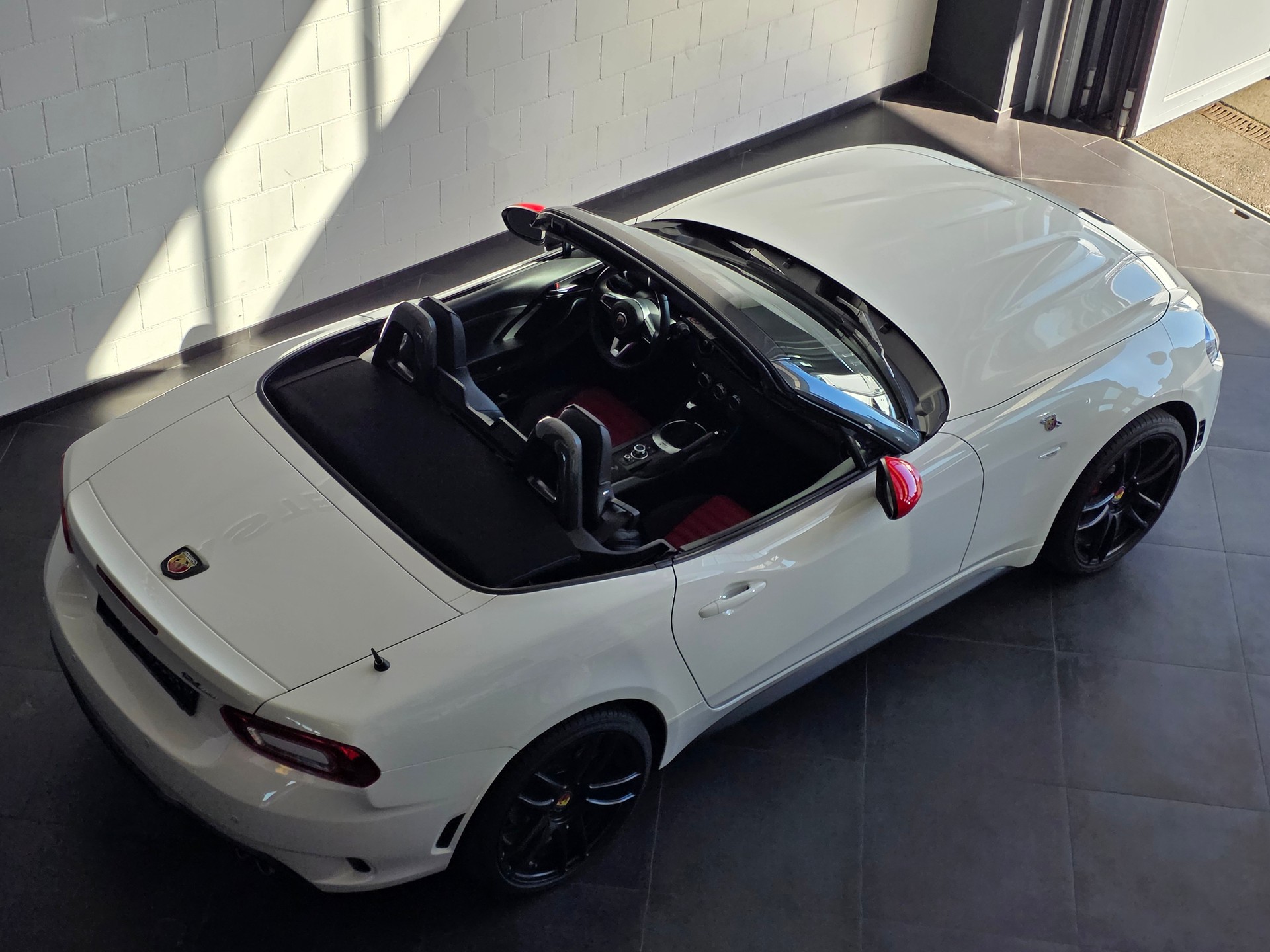 FIAT 124 Spider 1.4 TB Abarth-image-8