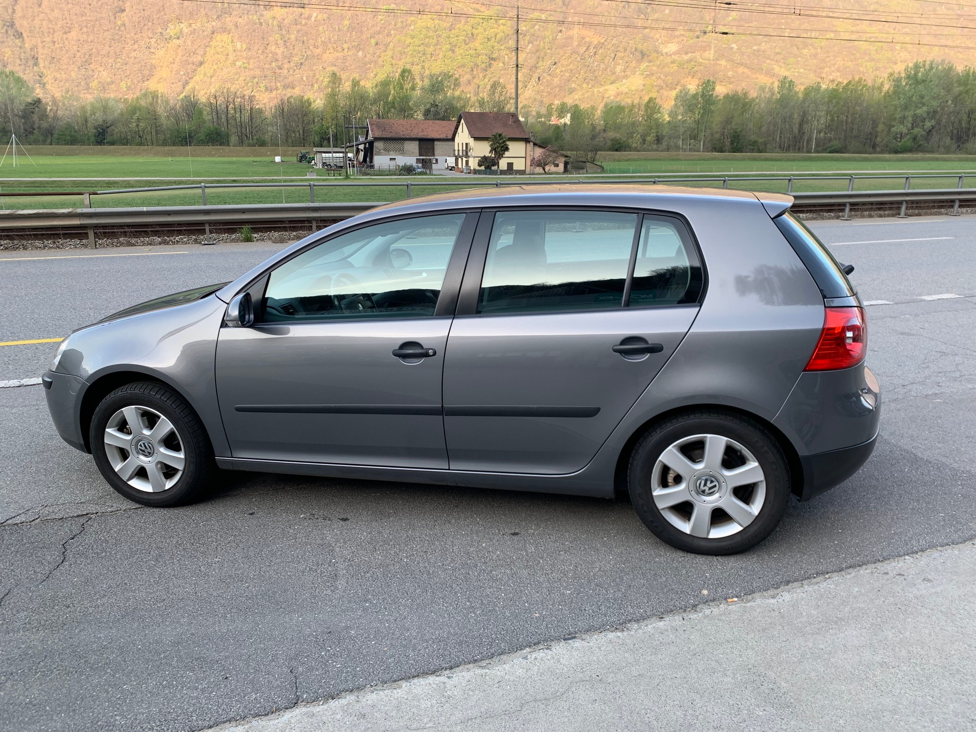 VW Golf 2.0 TDI Comfortline-image-3