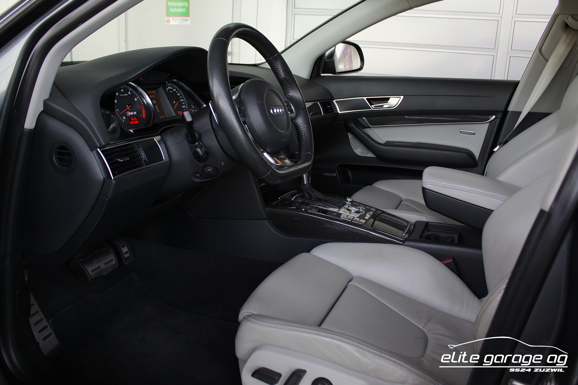 AUDI RS6 Avant 5.0 TFSI V10 quattro tiptronic-image-13