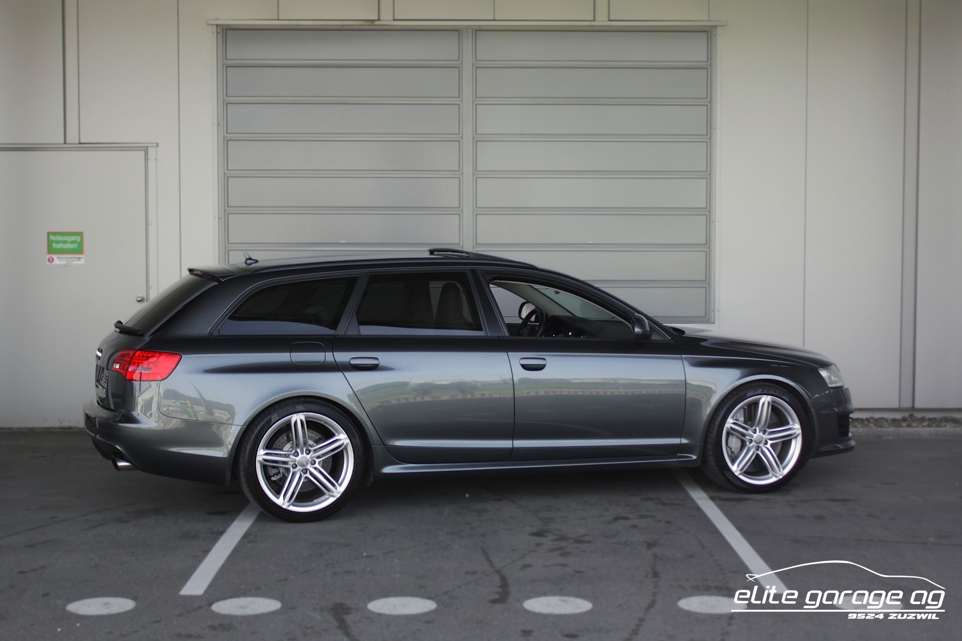 AUDI RS6 Avant 5.0 TFSI V10 quattro tiptronic-image-4