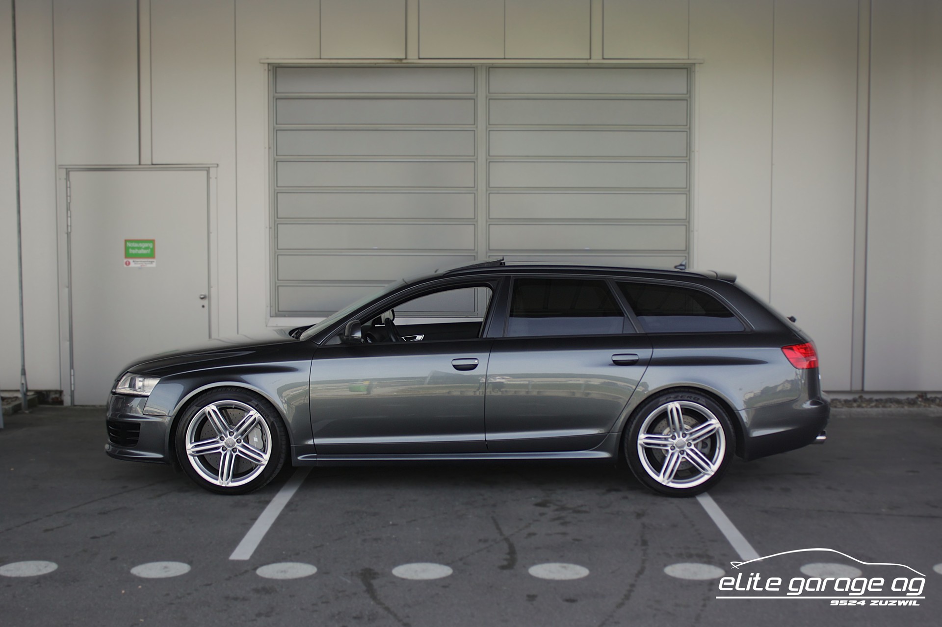 AUDI RS6 Avant 5.0 TFSI V10 quattro tiptronic-image-1