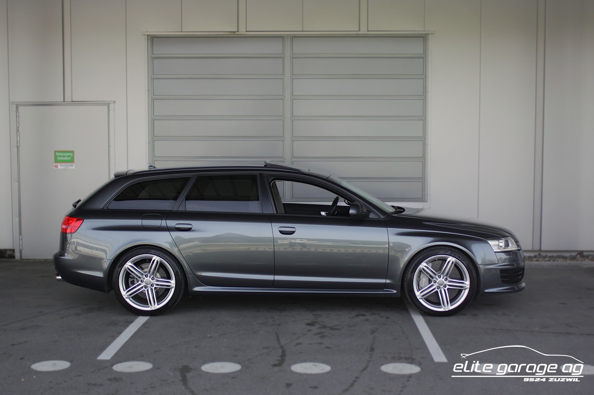 AUDI RS6 Avant 5.0 TFSI V10 quattro tiptronic-image-5