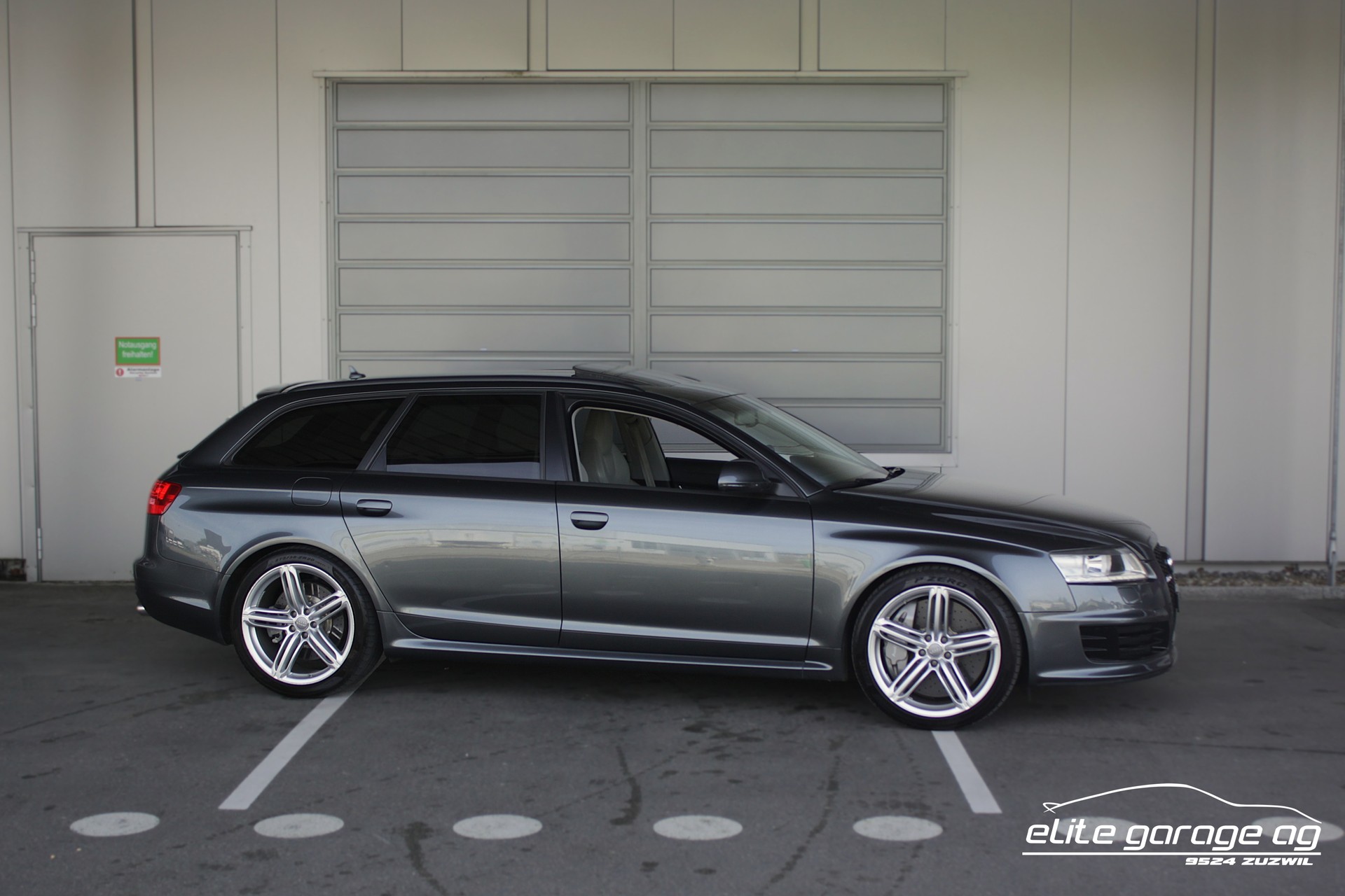 AUDI RS6 Avant 5.0 TFSI V10 quattro tiptronic-image-6