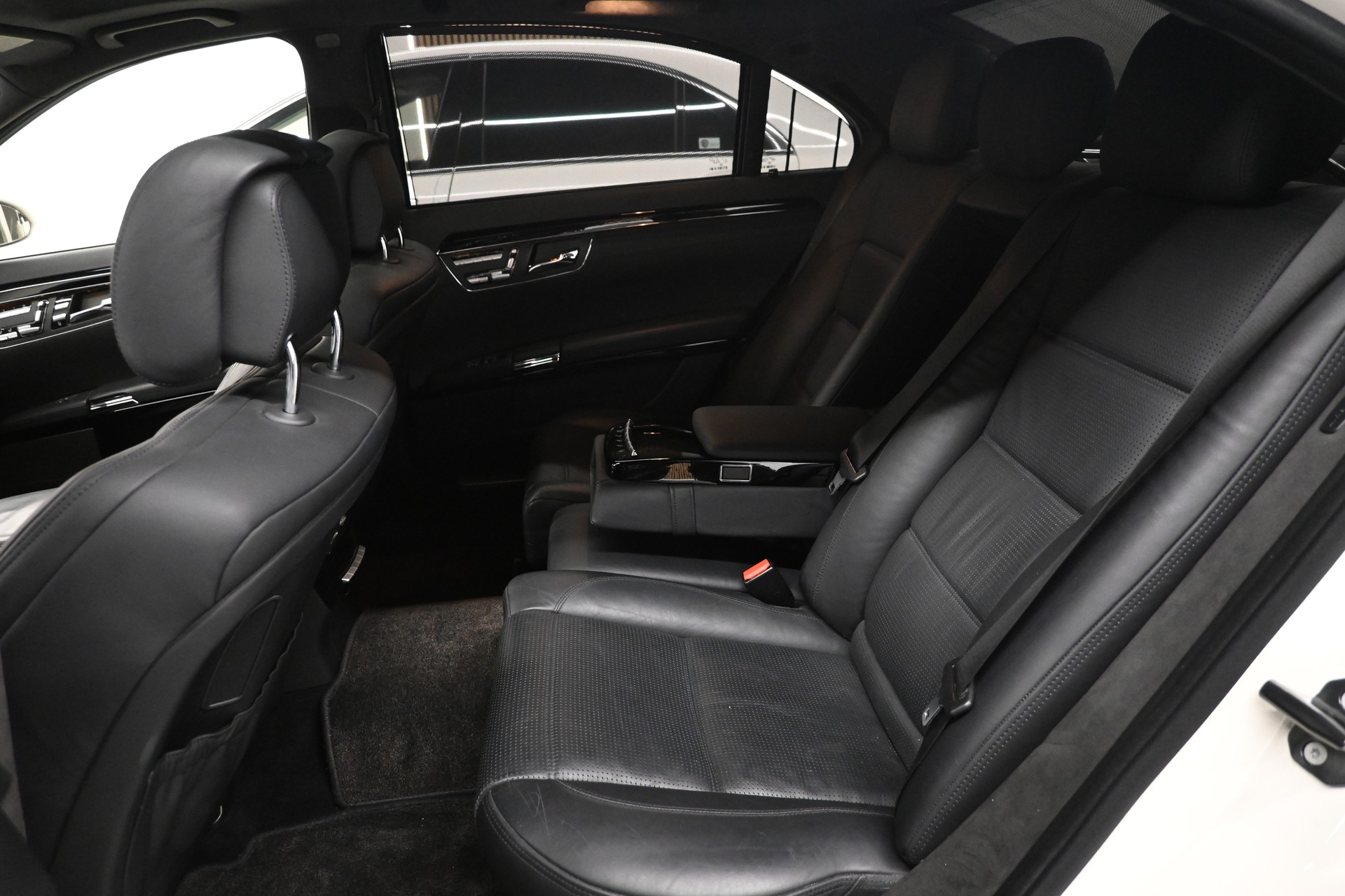 MERCEDES-BENZ S 65 AMG L Automatic-image-16