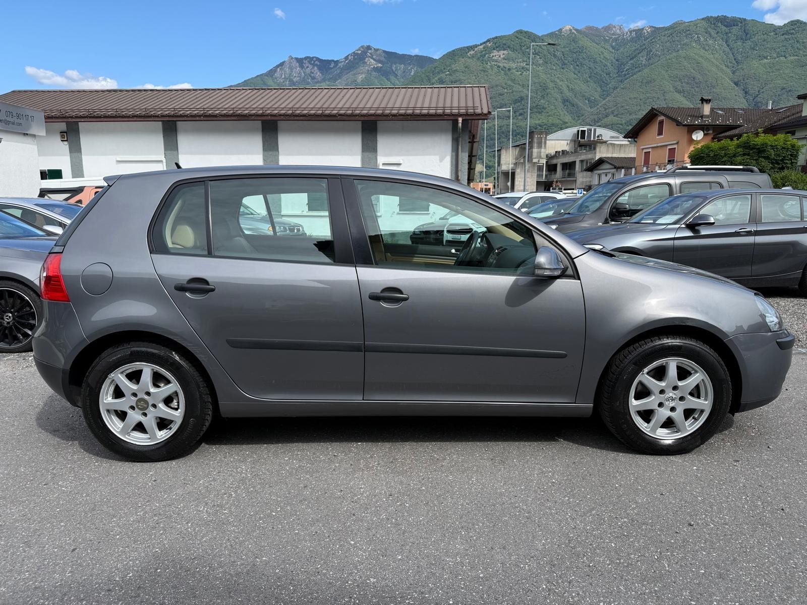 VW Golf 2.0 FSI Comfortline-image-5