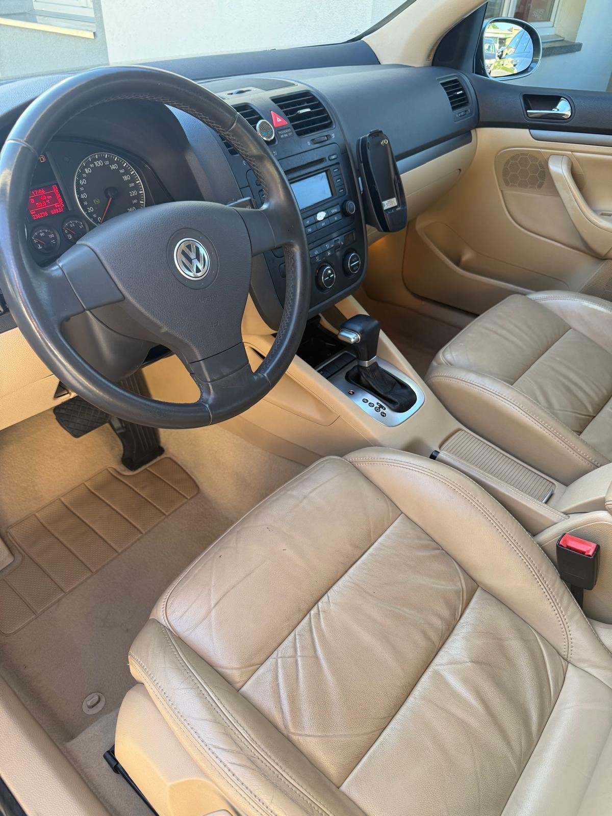 VW Golf 2.0 FSI Comfortline-image-8