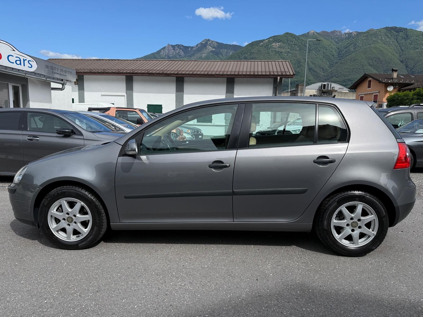 VW Golf 2.0 FSI Comfortline-image-4