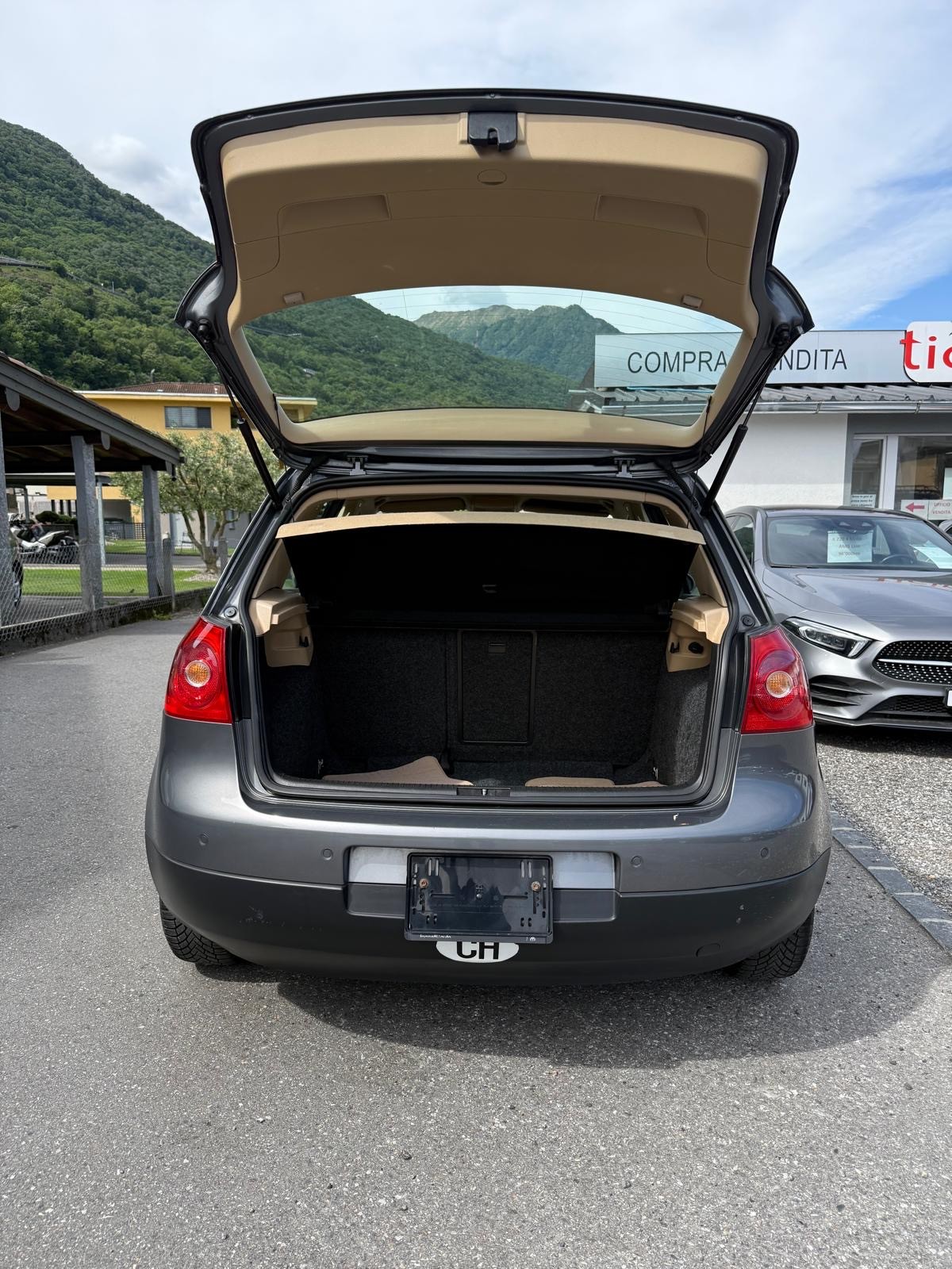 VW Golf 2.0 FSI Comfortline-image-14