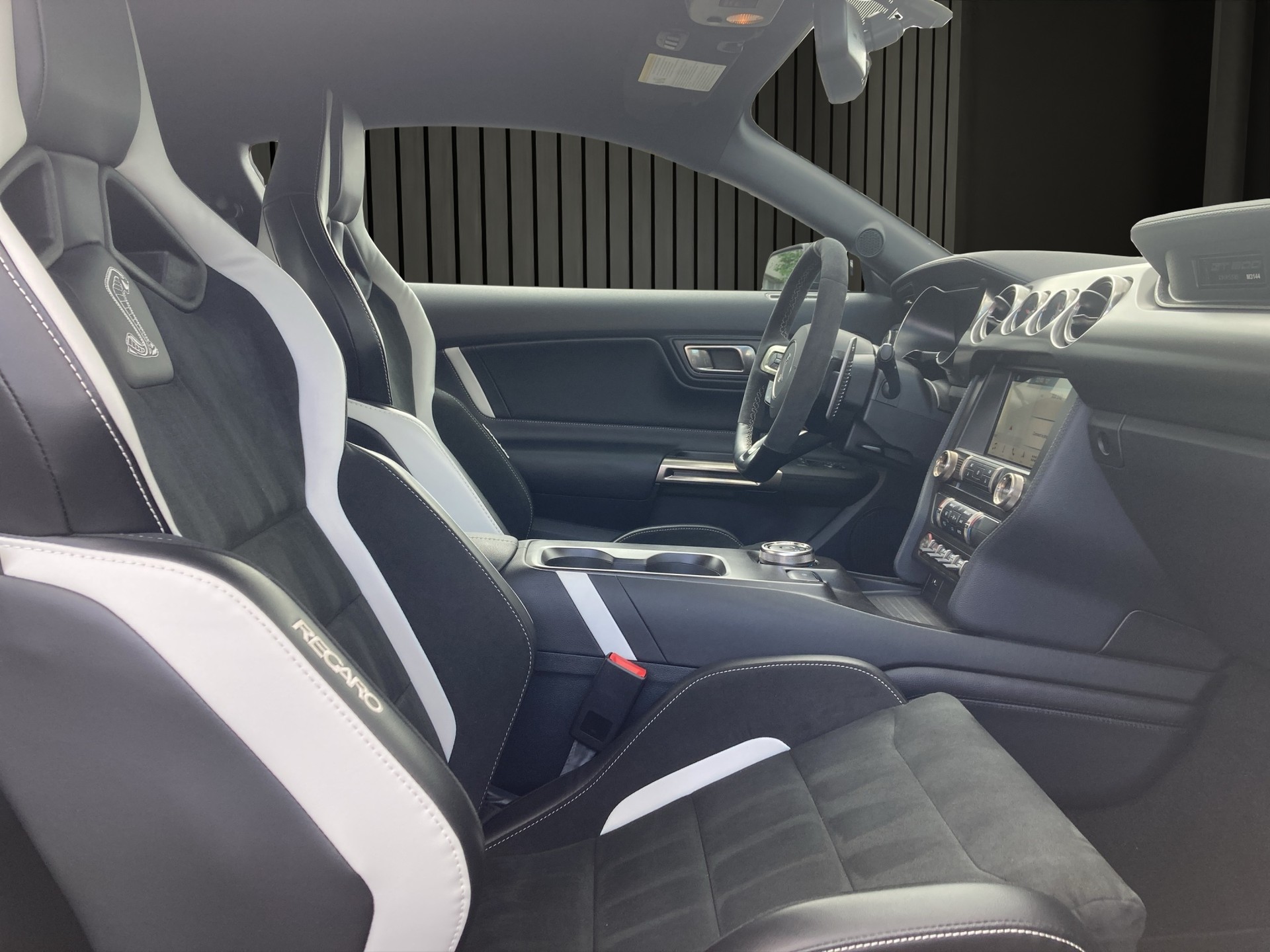 FORD Mustang Shelby GT500-image-15