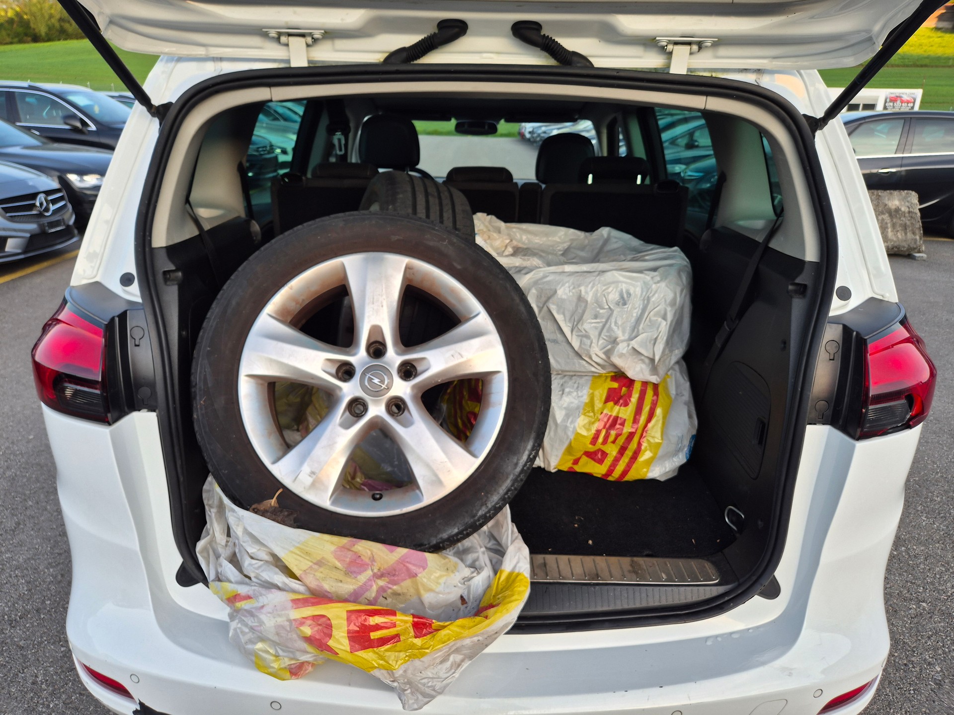OPEL Zafira Tourer 1.4i 16V Cosmo-image-8