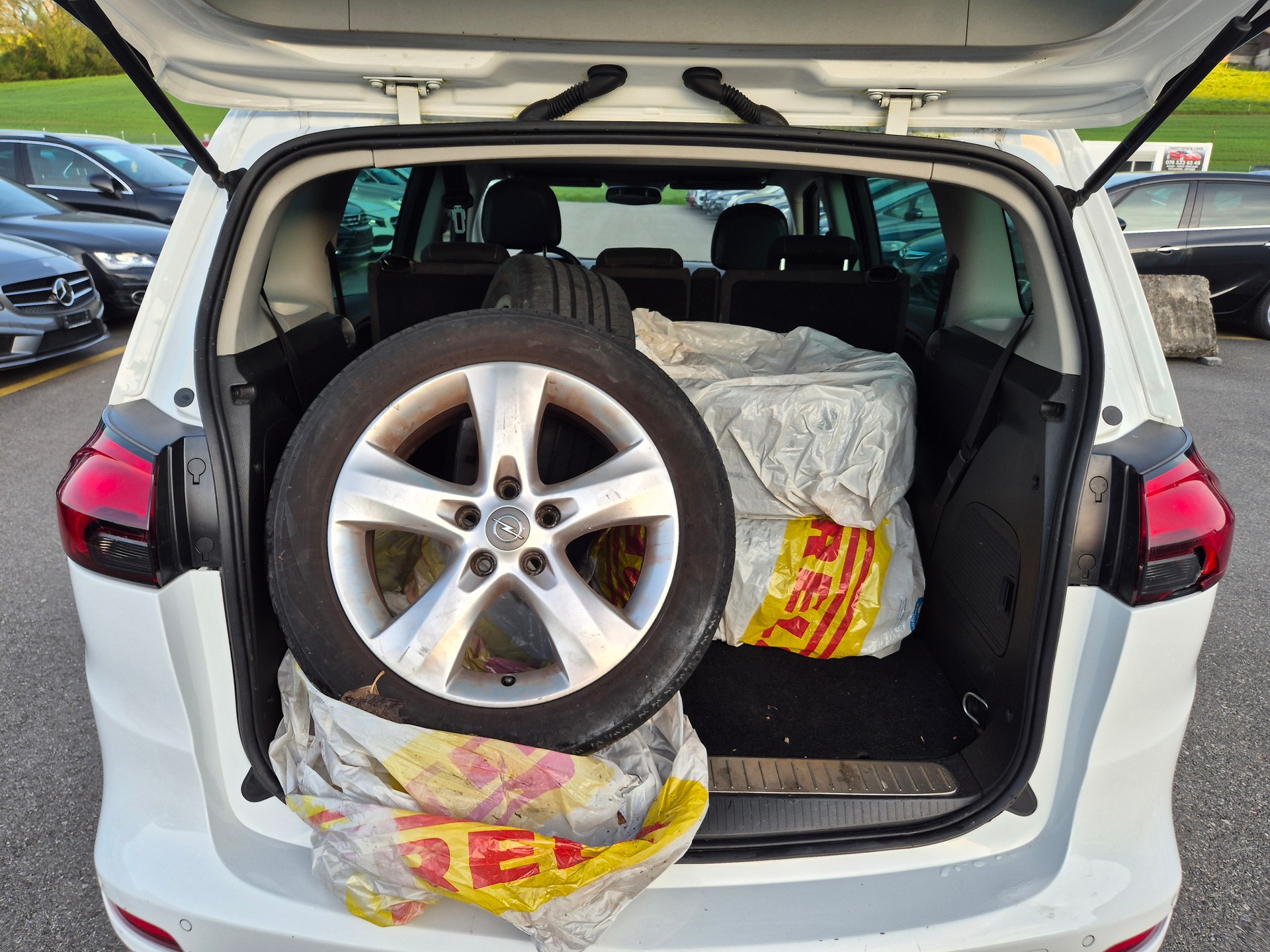 OPEL Zafira Tourer 1.4i 16V Cosmo-image-4
