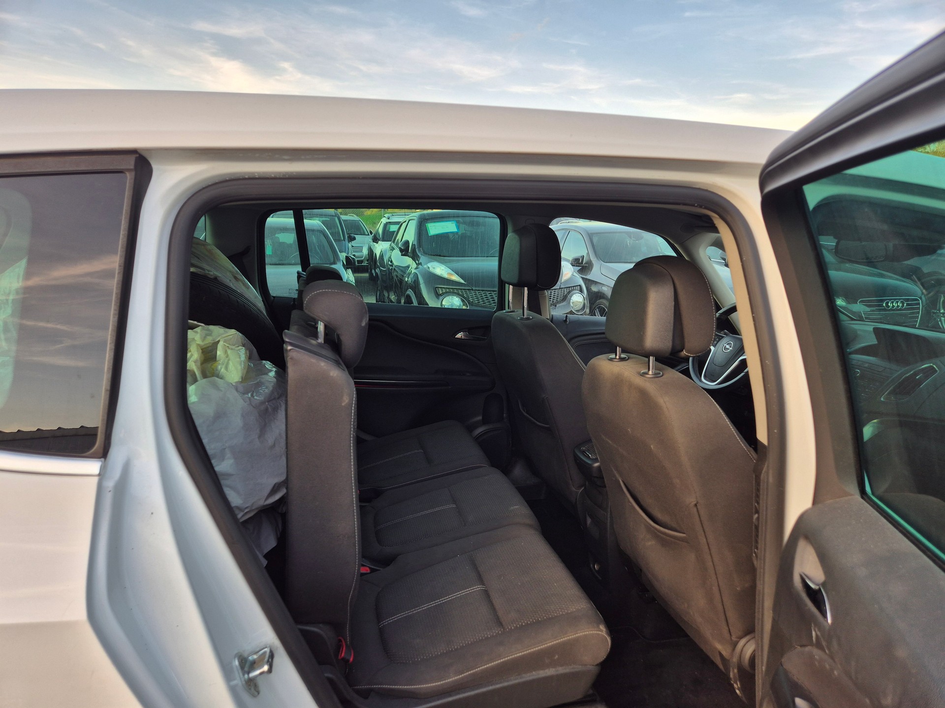 OPEL Zafira Tourer 1.4i 16V Cosmo-image-12