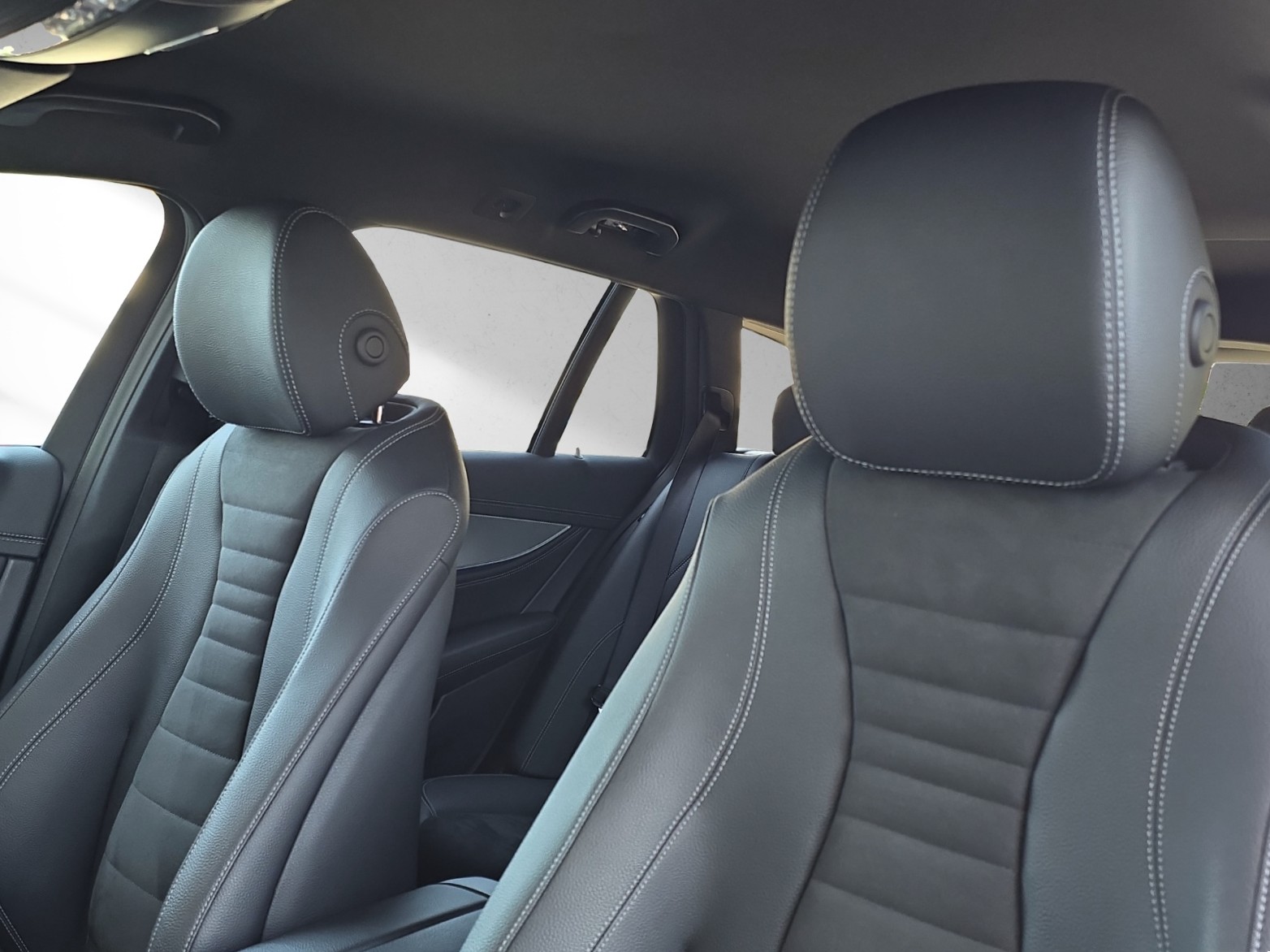 MERCEDES-BENZ E 220 d T 4Matic AMG Line 9G-Tronic mit AHK-image-16