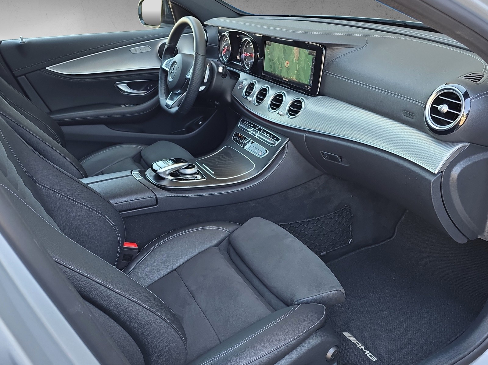 MERCEDES-BENZ E 220 d T 4Matic AMG Line 9G-Tronic mit AHK-image-10