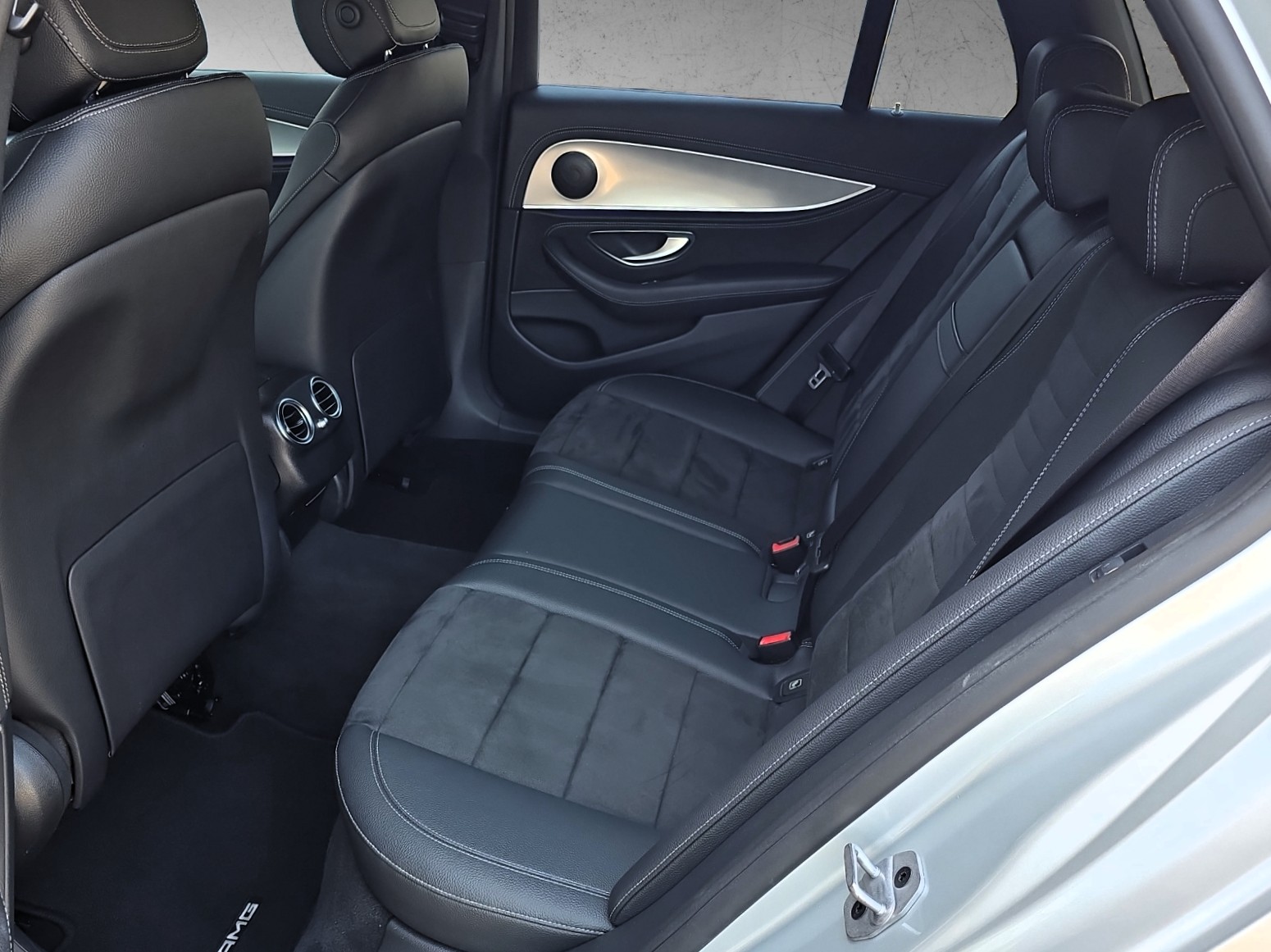 MERCEDES-BENZ E 220 d T 4Matic AMG Line 9G-Tronic mit AHK-image-14