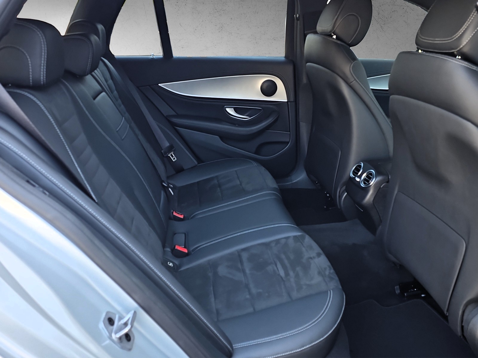 MERCEDES-BENZ E 220 d T 4Matic AMG Line 9G-Tronic mit AHK-image-15