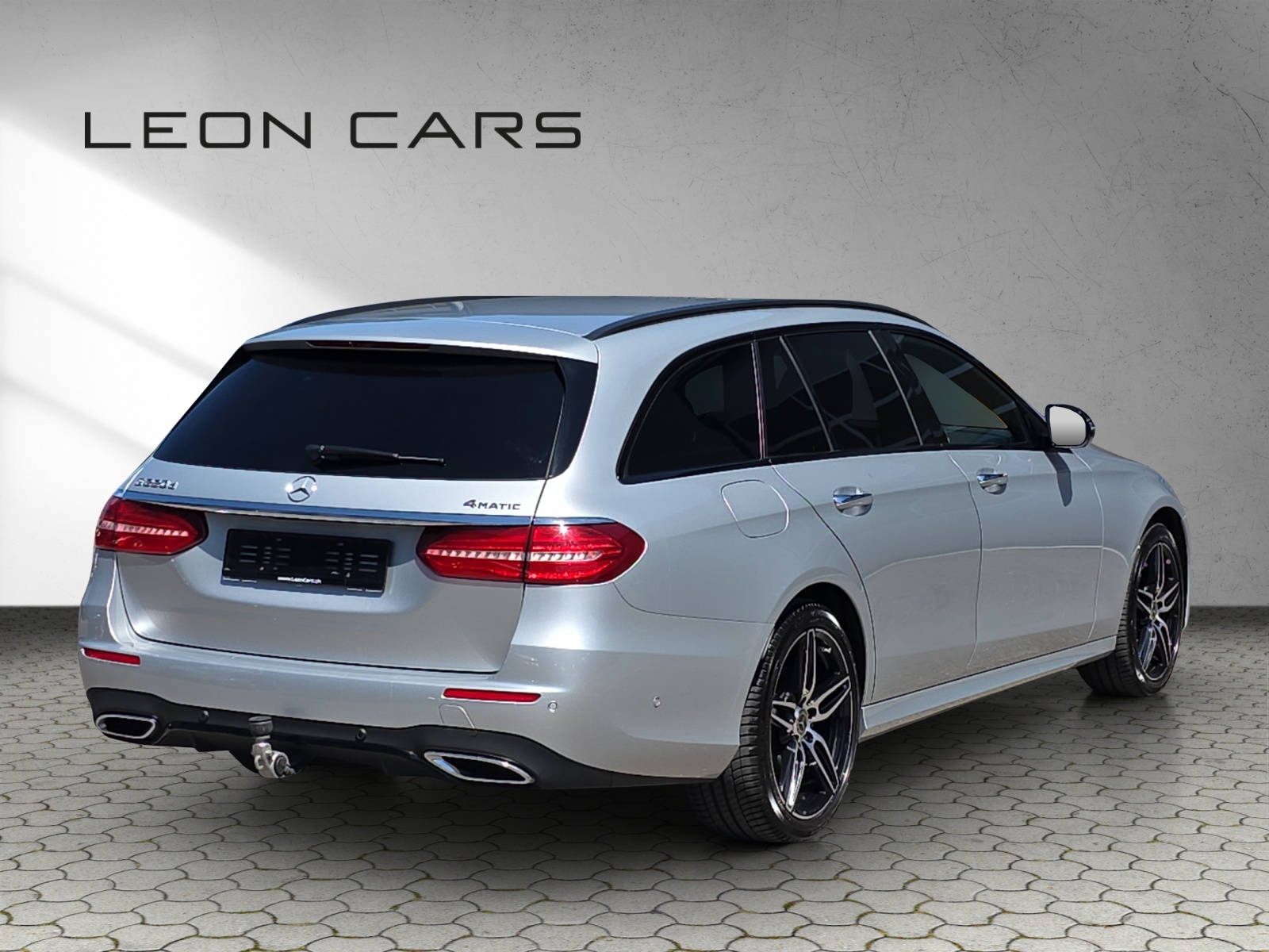 MERCEDES-BENZ E 220 d T 4Matic AMG Line 9G-Tronic mit AHK-image-4