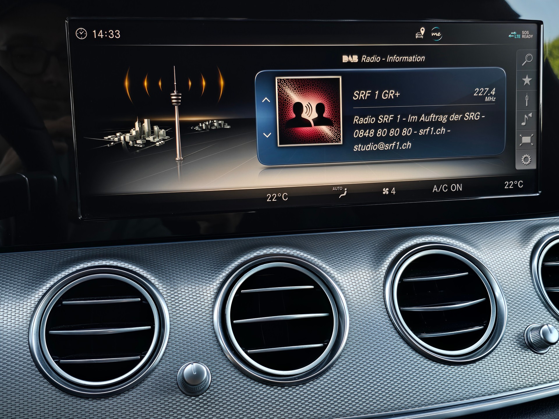 MERCEDES-BENZ E 220 d T 4Matic AMG Line 9G-Tronic mit AHK-image-24