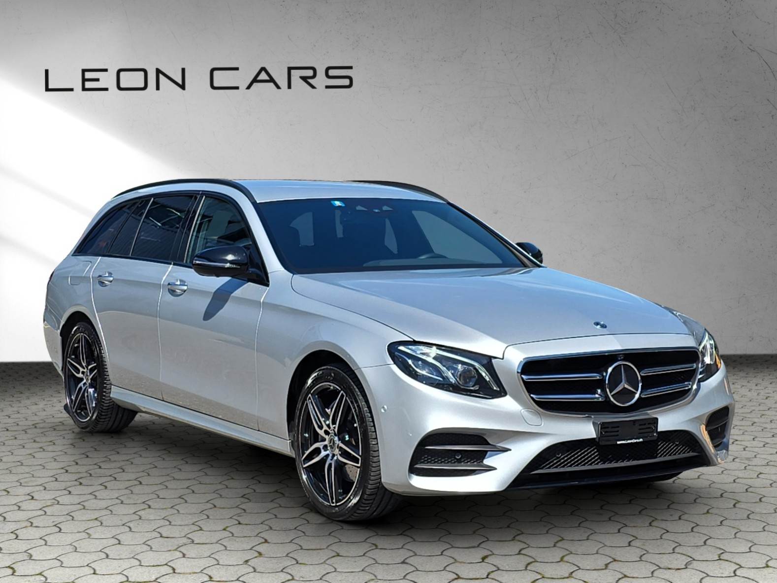 MERCEDES-BENZ E 220 d T 4Matic AMG Line 9G-Tronic mit AHK-showroom-element-2