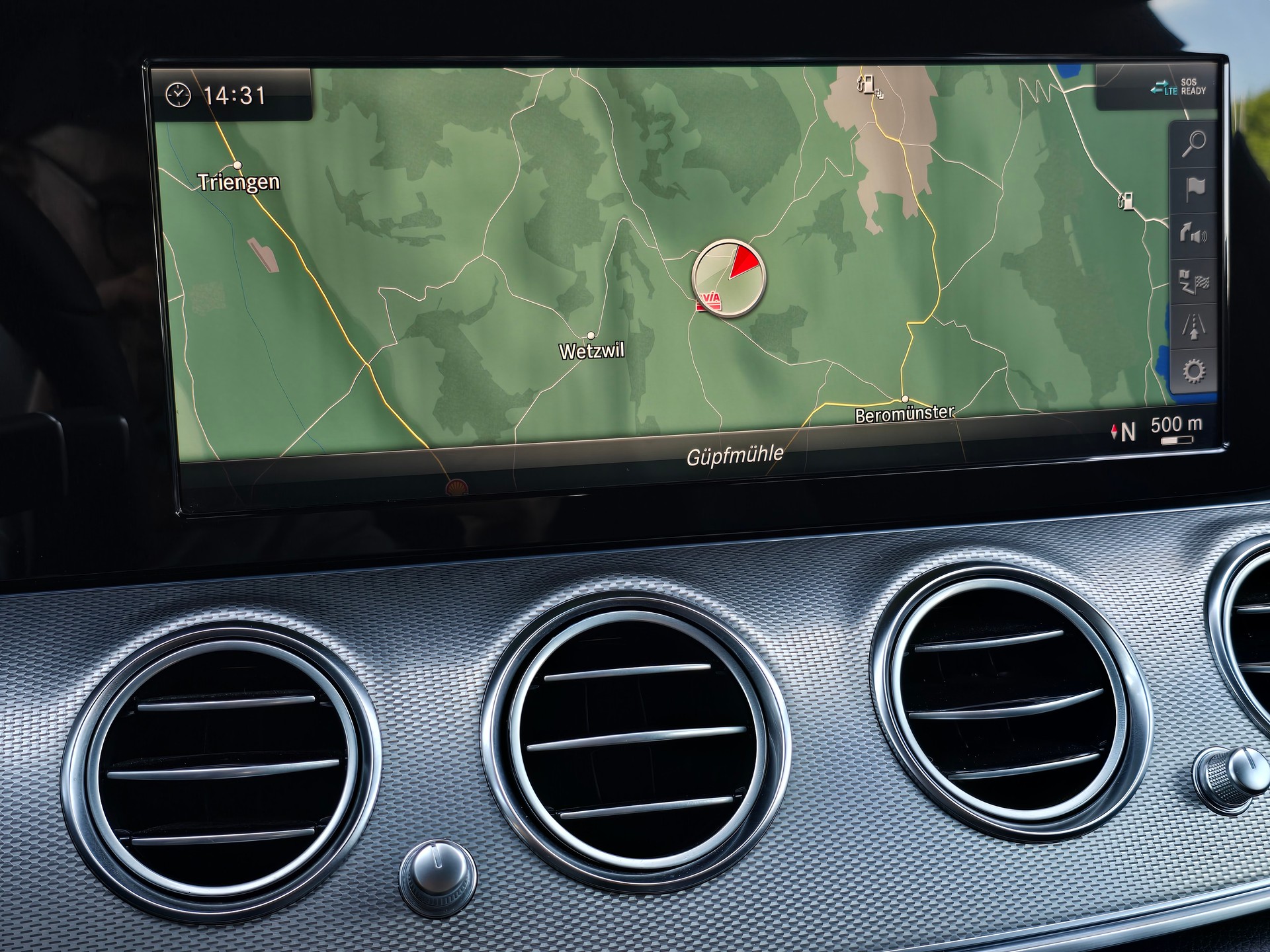 MERCEDES-BENZ E 220 d T 4Matic AMG Line 9G-Tronic mit AHK-image-18