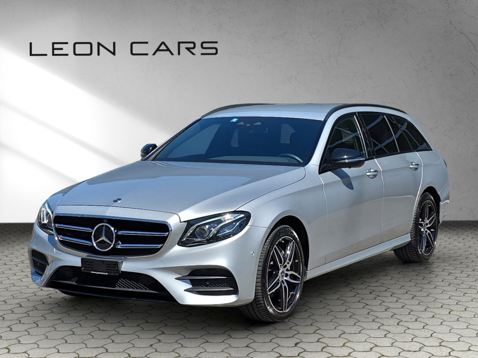 MERCEDES-BENZ E 220 d T 4Matic AMG Line 9G-Tronic mit AHK
