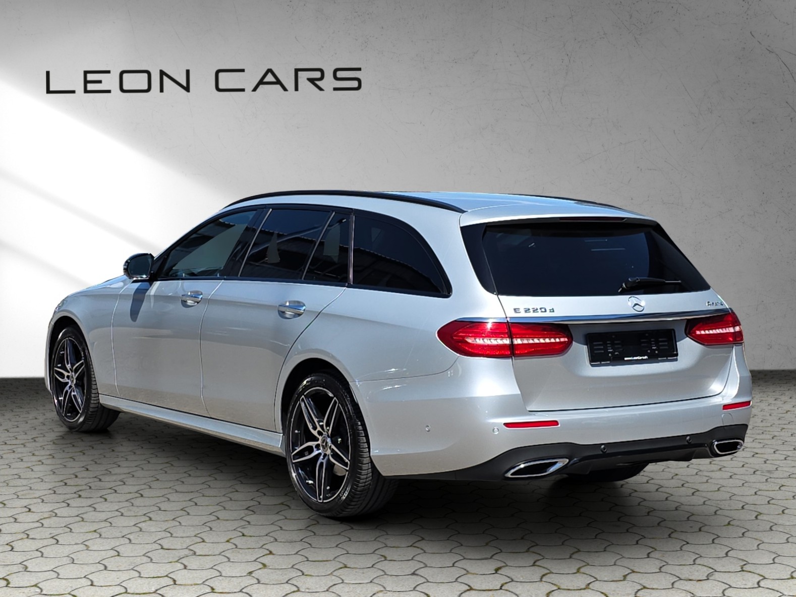 MERCEDES-BENZ E 220 d T 4Matic AMG Line 9G-Tronic mit AHK-image-6