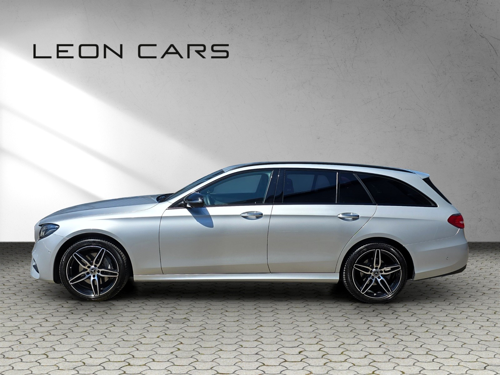 MERCEDES-BENZ E 220 d T 4Matic AMG Line 9G-Tronic mit AHK-image-7