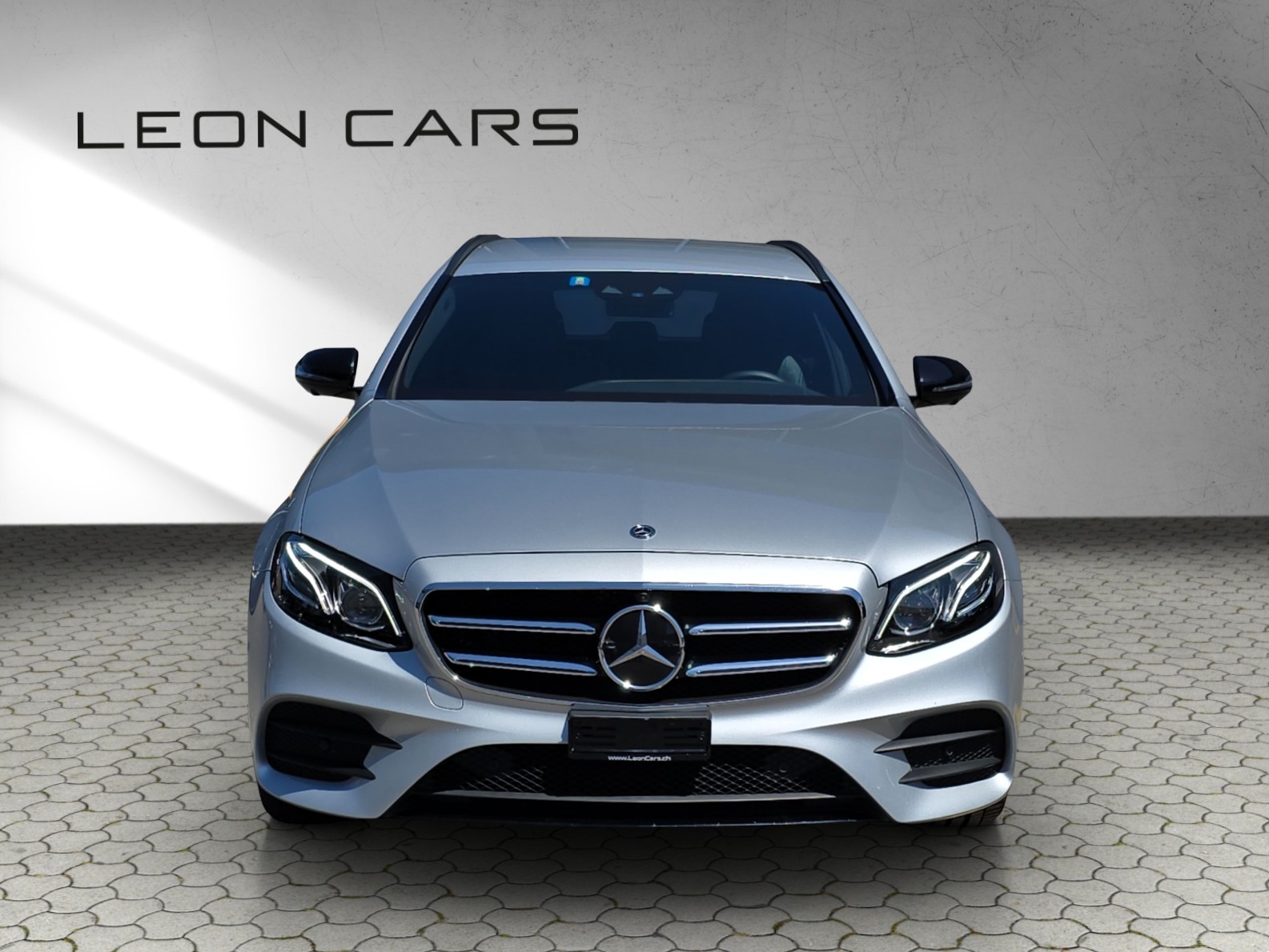 MERCEDES-BENZ E 220 d T 4Matic AMG Line 9G-Tronic mit AHK-showroom-element-1