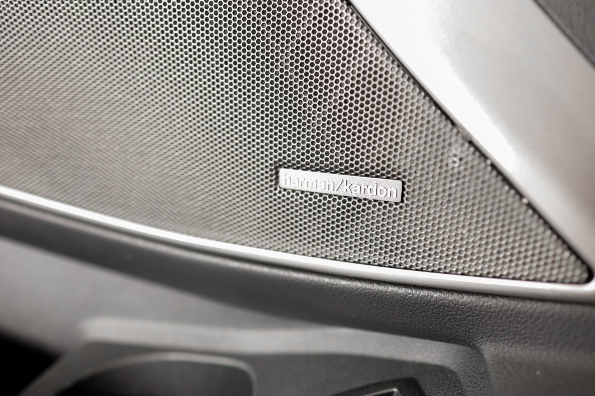 BMW M340i xDrive 48V Touring Steptronic-image-14