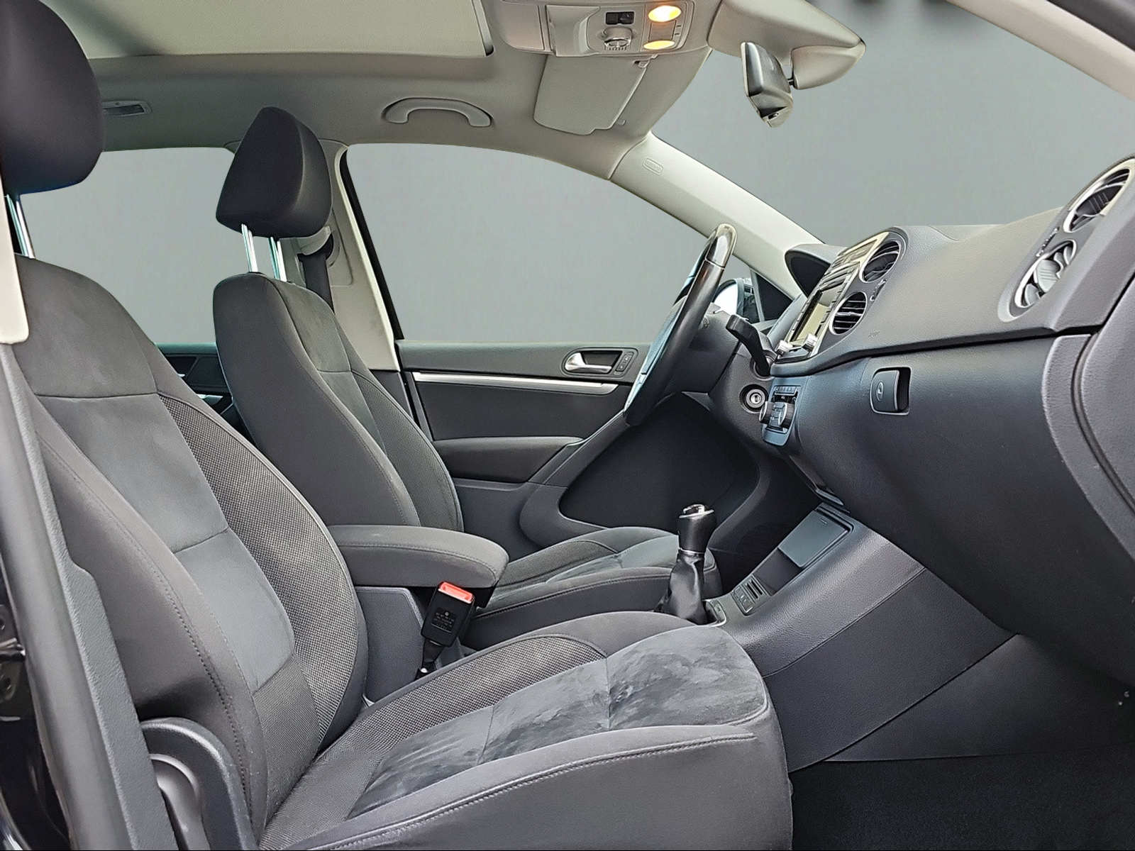 VW Tiguan 1.4 TSI Sport&Style 4Motion-image-9