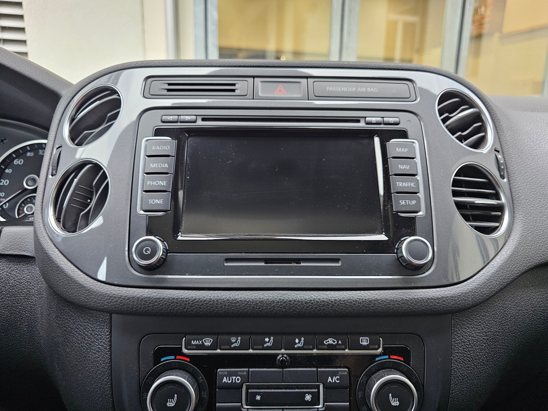 VW Tiguan 1.4 TSI Sport&Style 4Motion-image-12