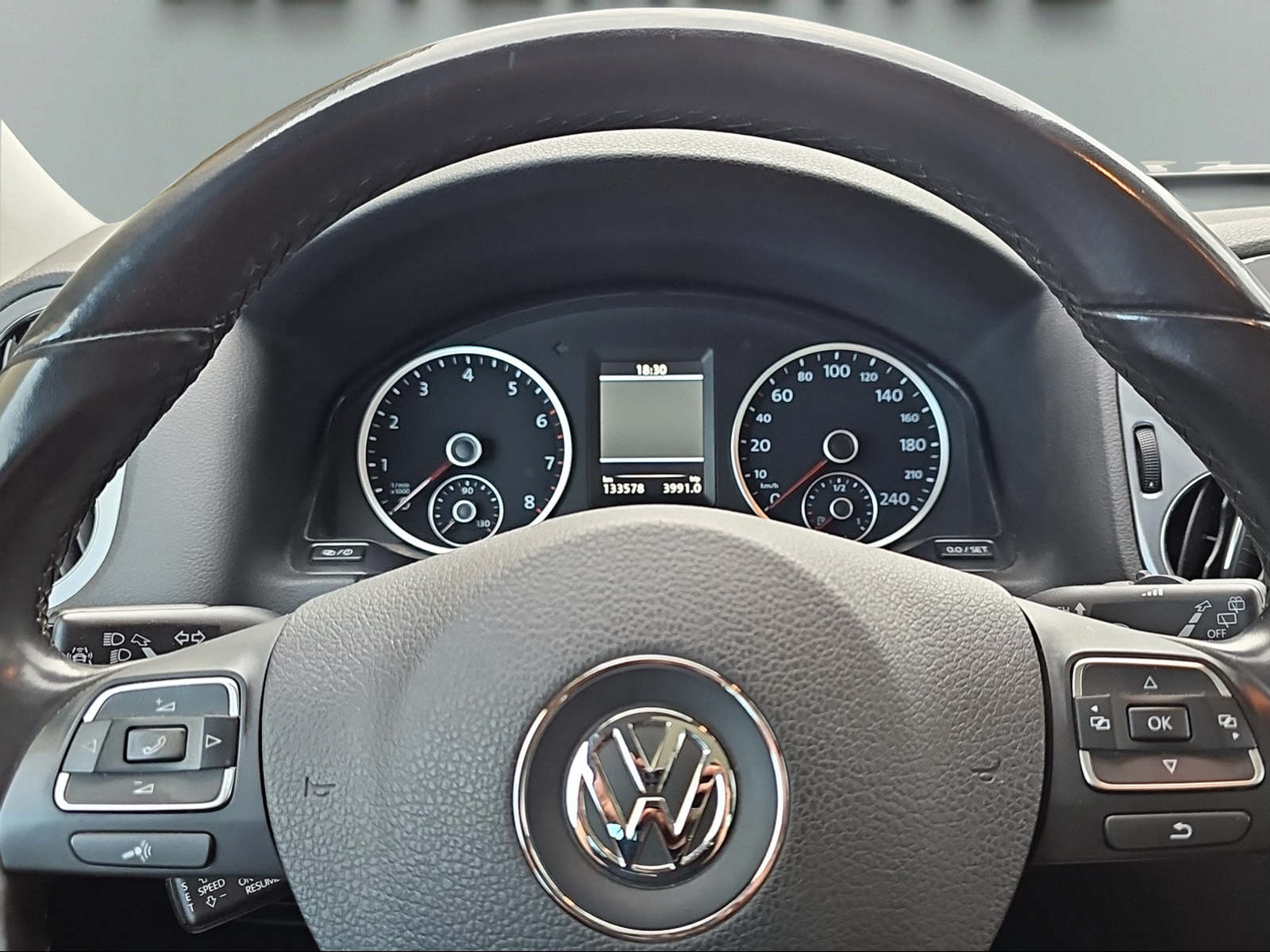 VW Tiguan 1.4 TSI Sport&Style 4Motion-image-11