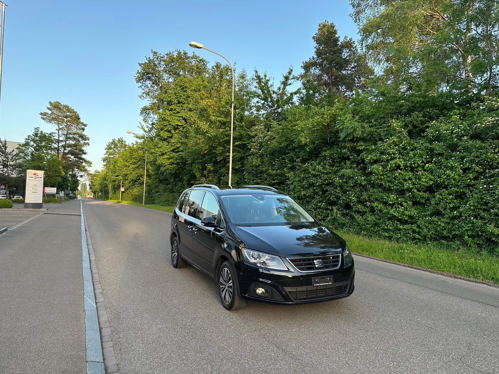 SEAT Alhambra 2.0 TDI 20 Year 4Drive 7- Platzer-image-2