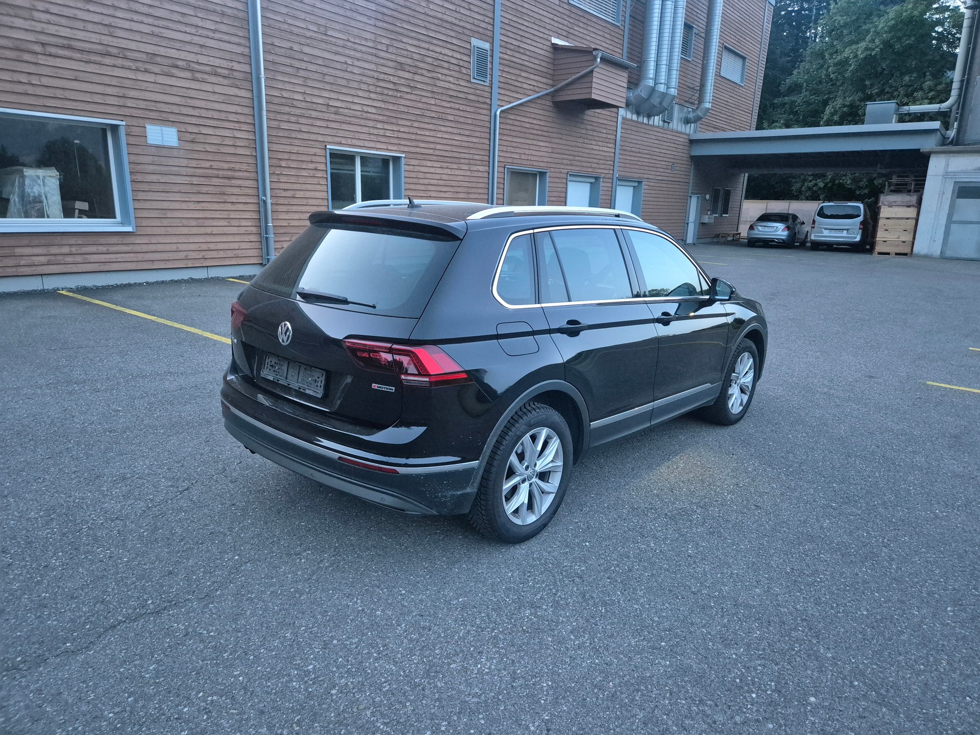 VW Tiguan 2.0TSI Comfortline 4Motion DSG-image-3