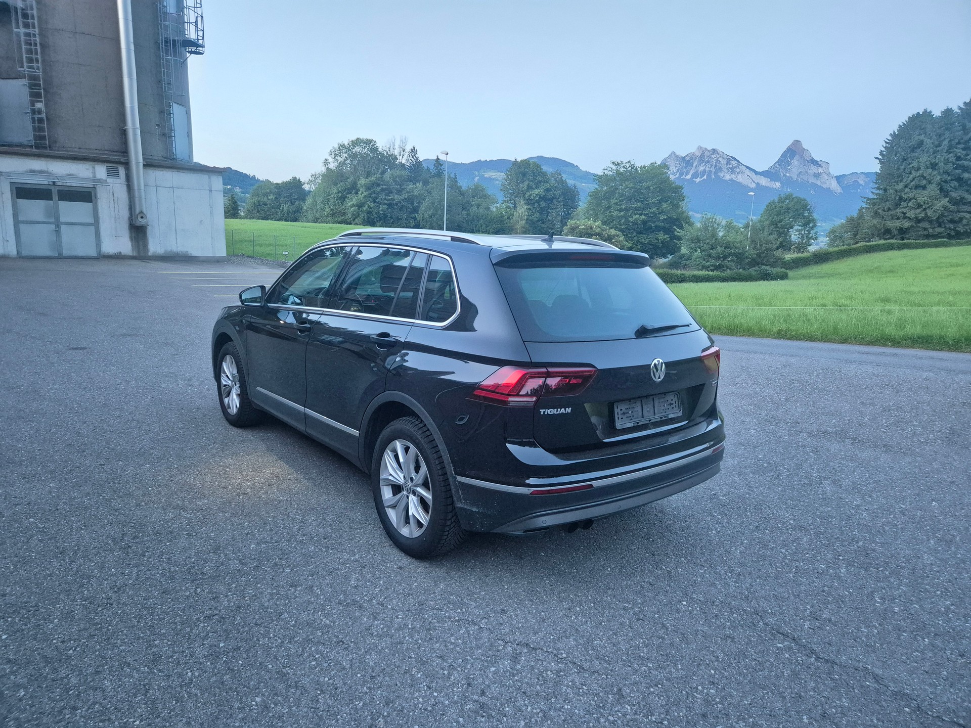 VW Tiguan 2.0TSI Comfortline 4Motion DSG-image-2