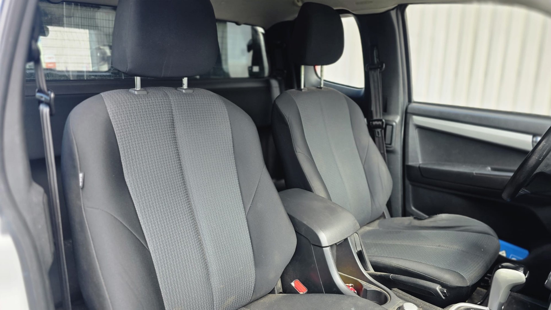 ISUZU D-MAX 2.5 SpaceCab Solar Plus 4x4 A-image-10