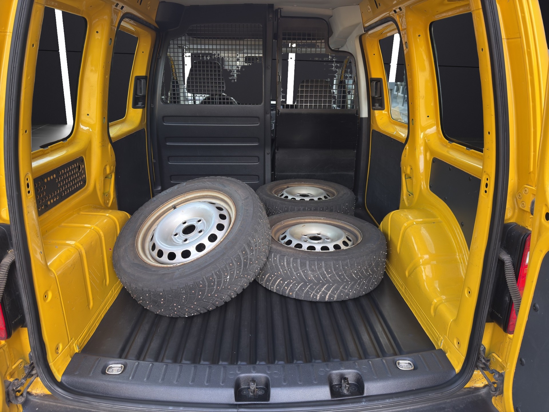VW Caddy 2.0TDI 4Motion BlueMotion Technology-image-10
