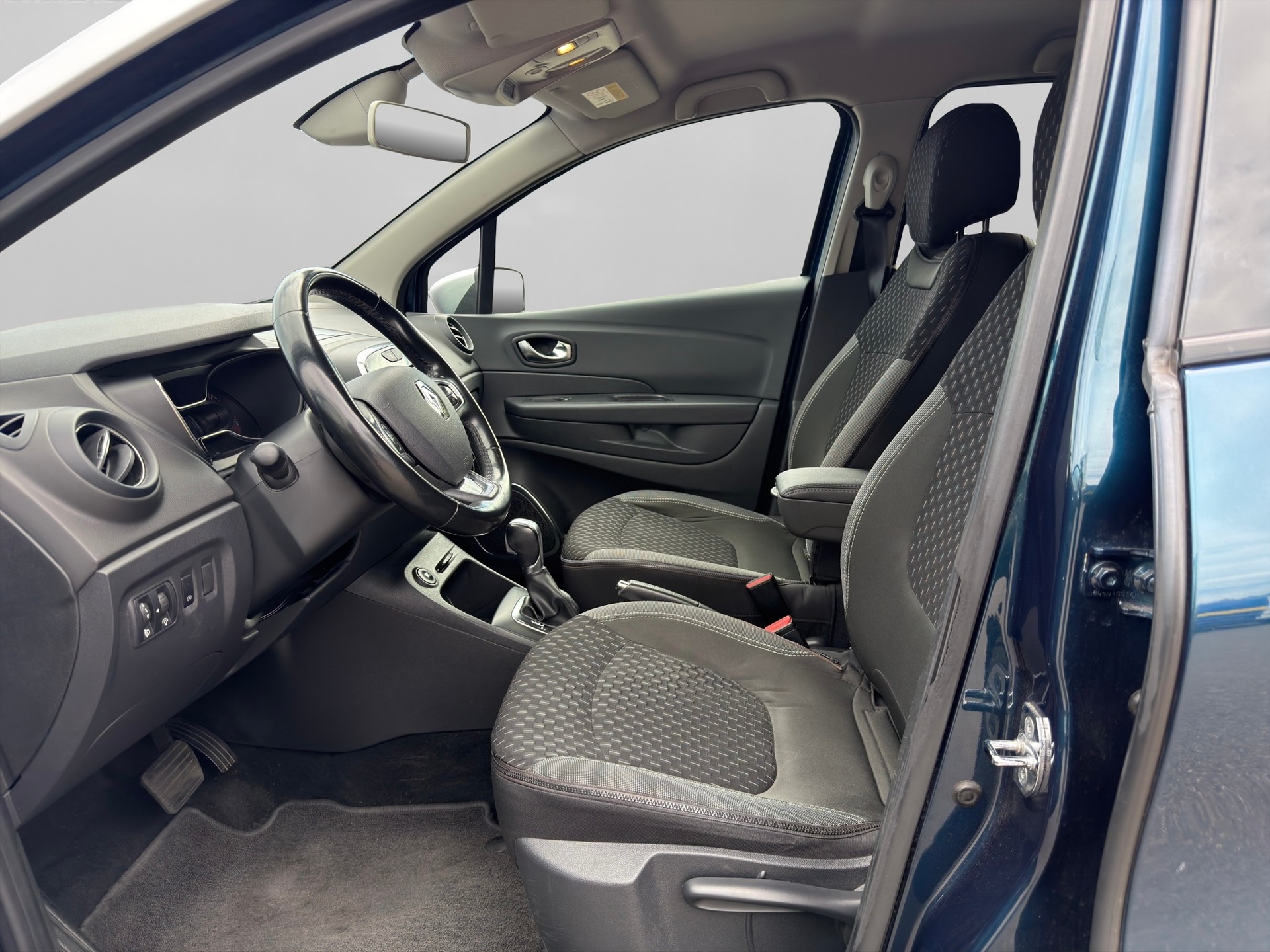 RENAULT Captur 1.2 T 16V Initiale Paris EDC-image-8