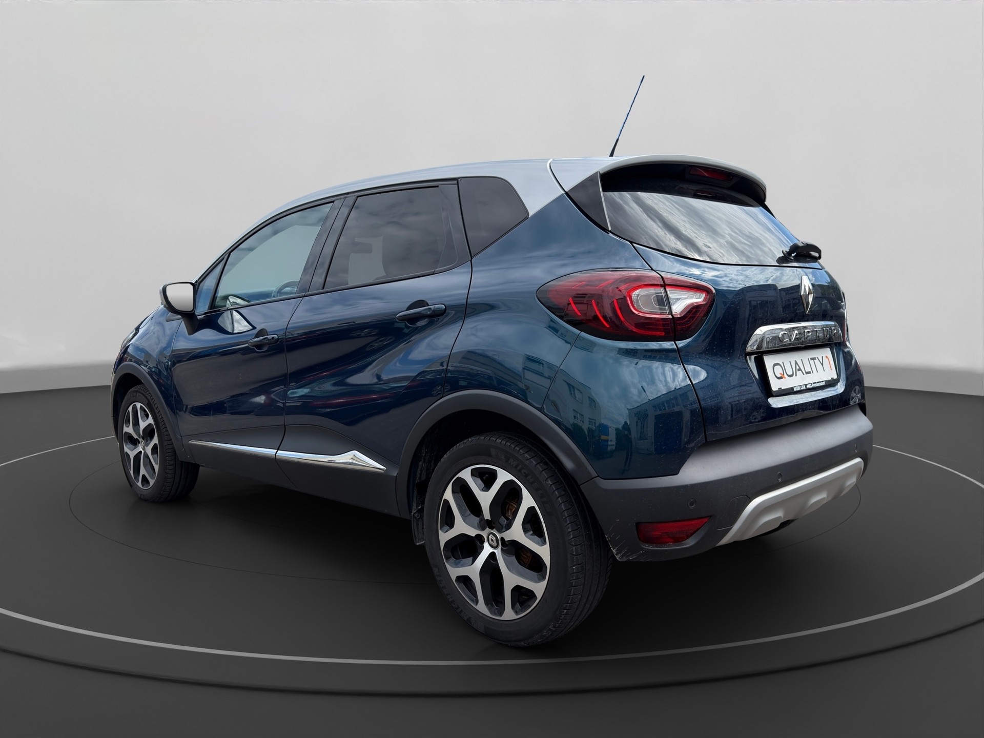 RENAULT Captur 1.2 T 16V Initiale Paris EDC-showroom-element-2