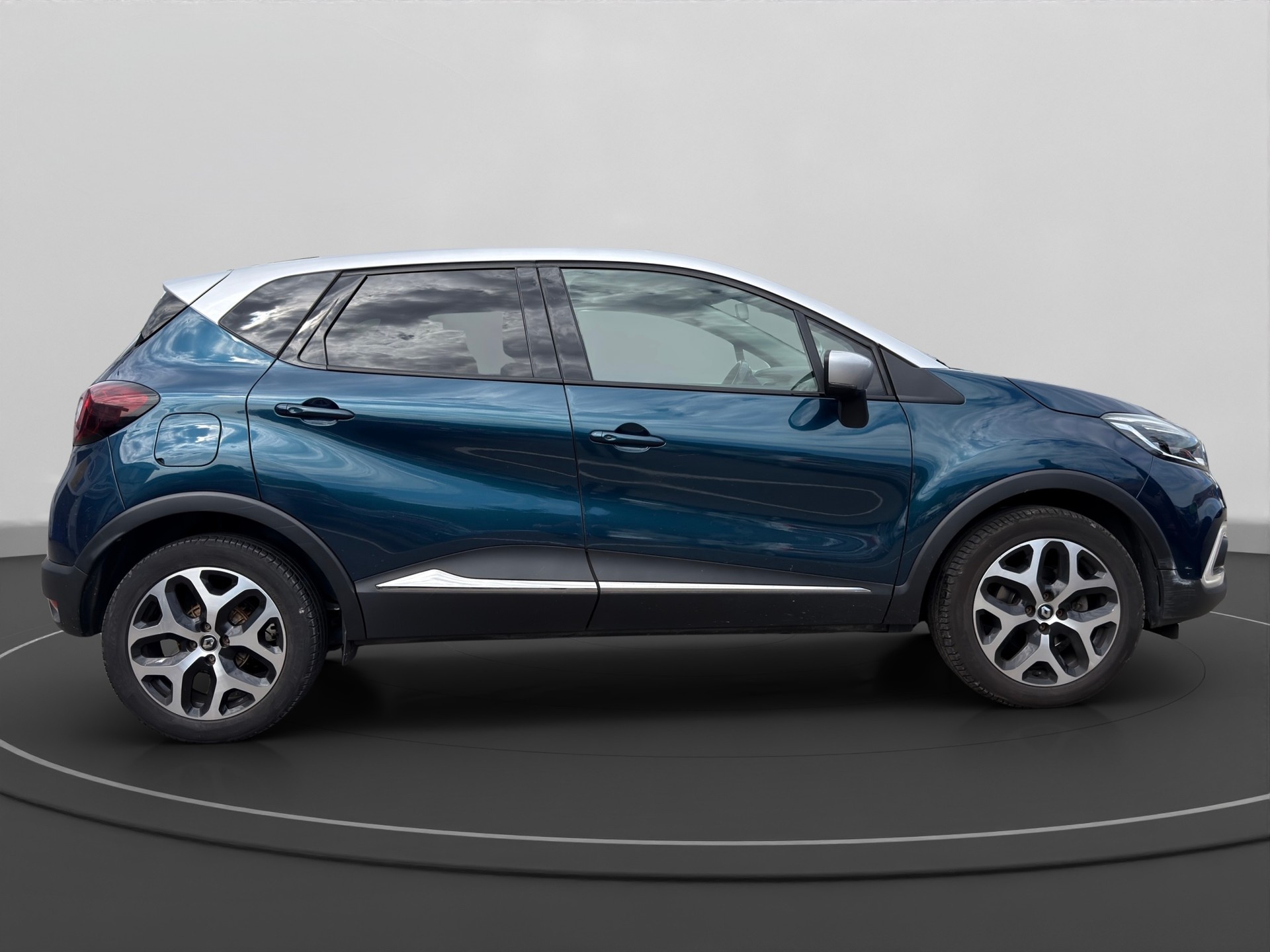 RENAULT Captur 1.2 T 16V Initiale Paris EDC-image-5